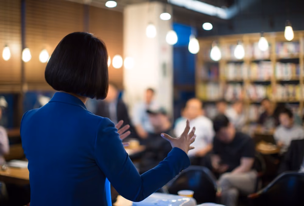 How Investors Evaluate Pitch Decks: A Complete Guide for Smarter Startup Decisions