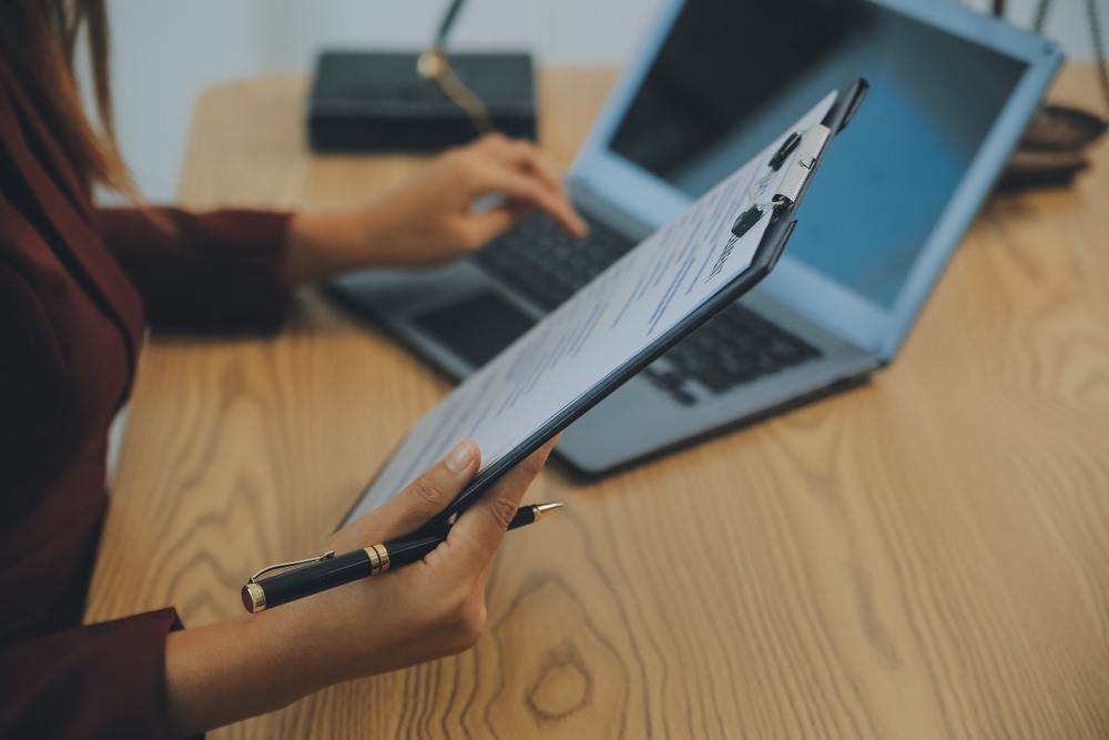 How to Write a Deal Memo That Gets LPs to Invest (Template + Examples)