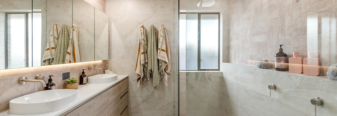 A white finishes bathroom