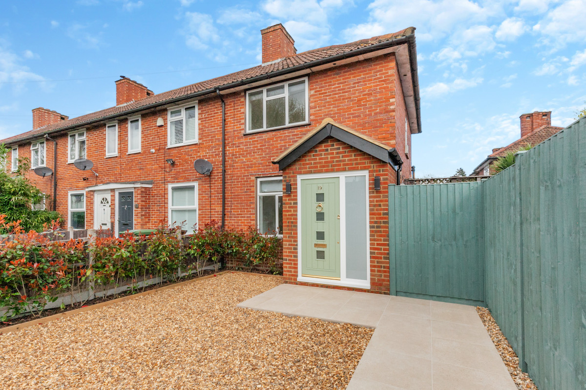 A kitchen renovation after completion.