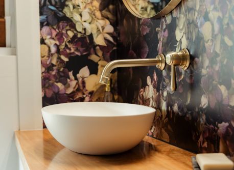 Elegant Farmhouse Bathroom Revamp with Personalised Touches