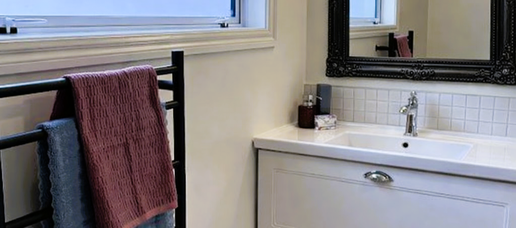 Contemporary Bathroom with a heritage influence in Cromwell