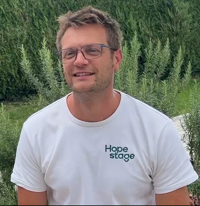 Julien — Directeur HopeStage