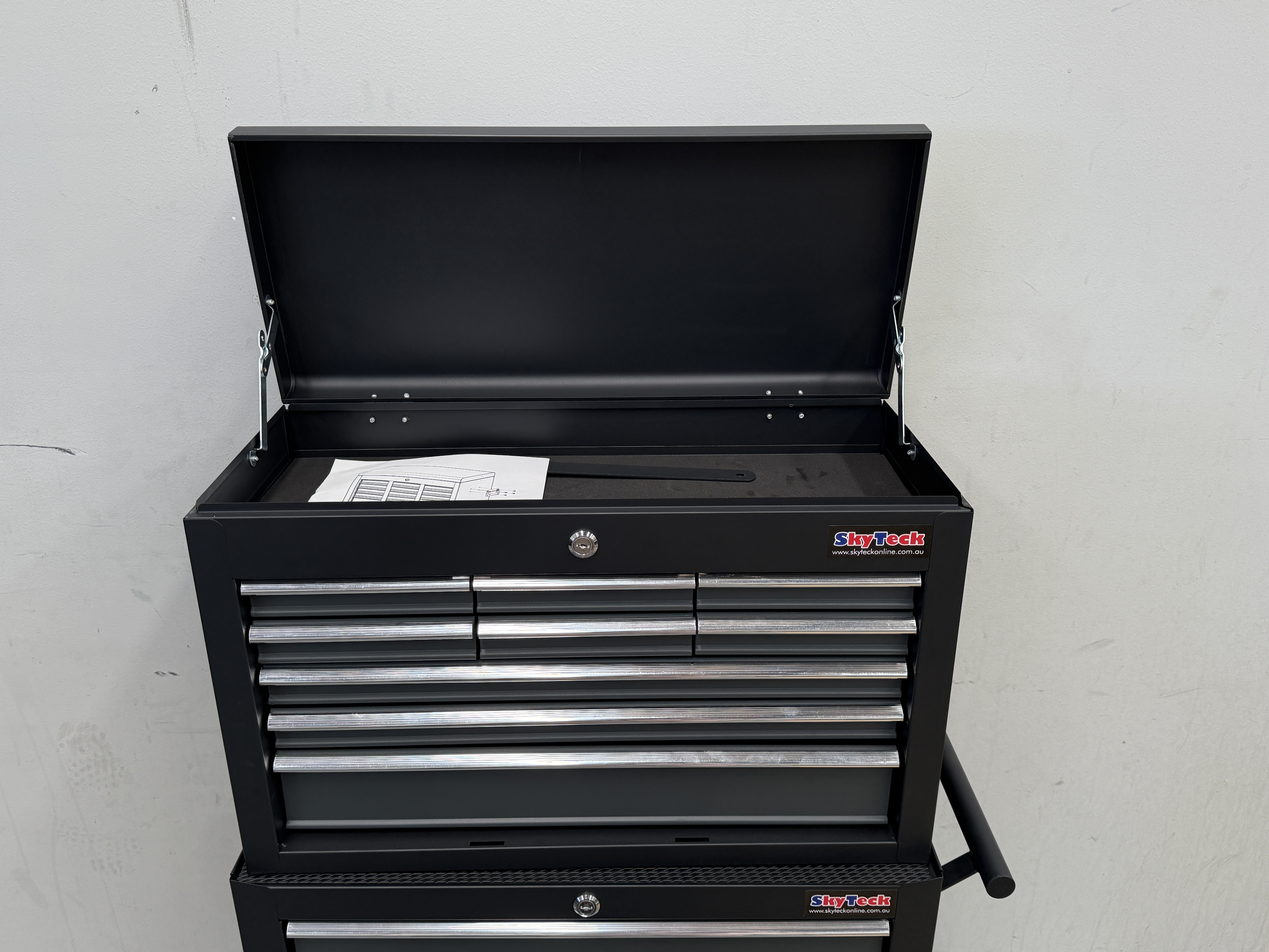 Workbench 9-Drawer Top Tool Chest TBT1309