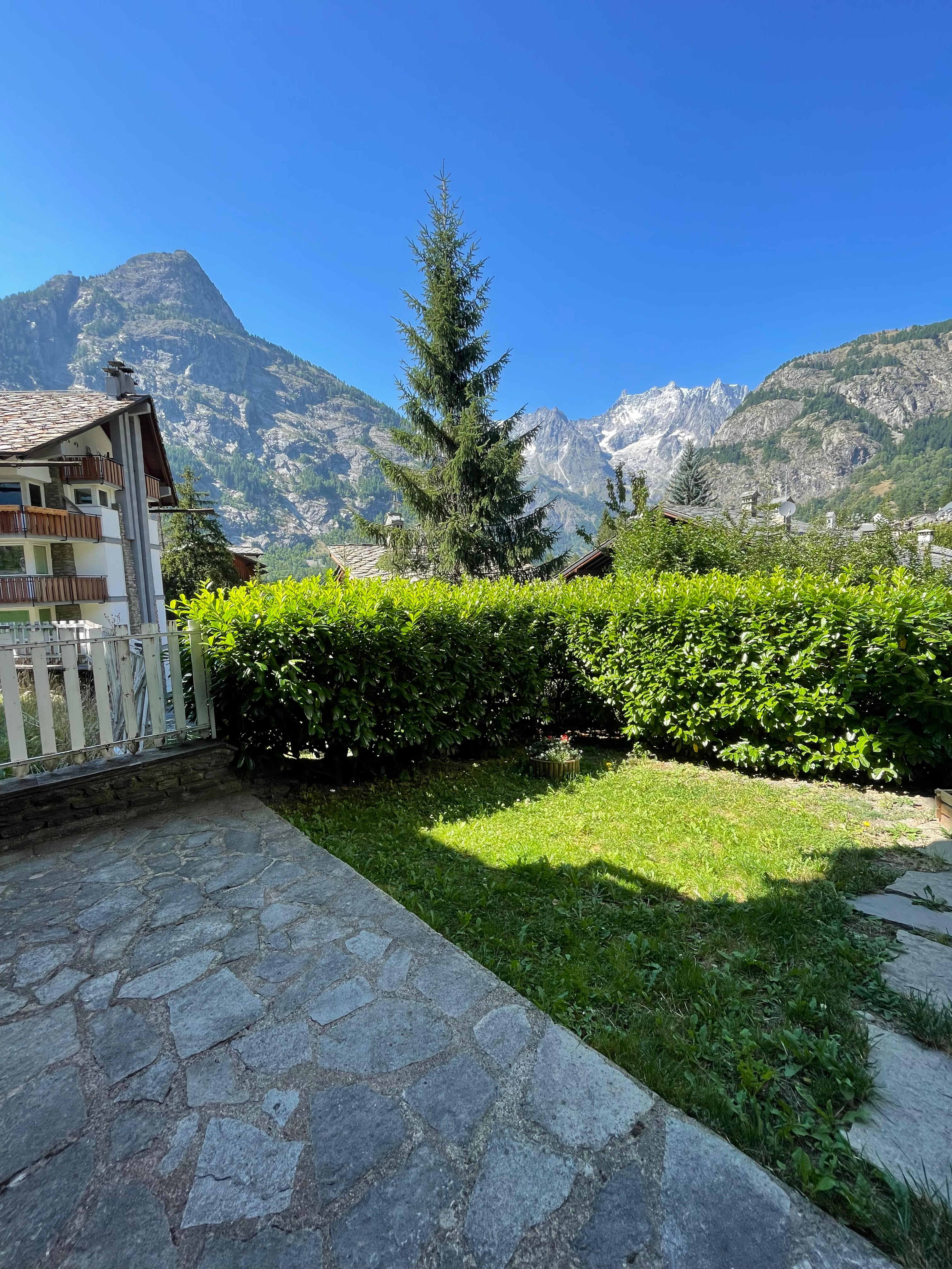 Grazioso bilocale a due passi dal centro di Courmayeur