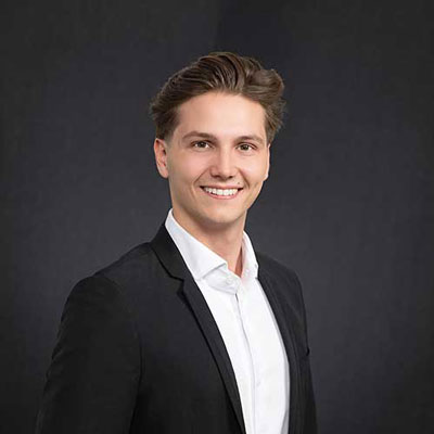 Maximilian.Helm@arthrex.at