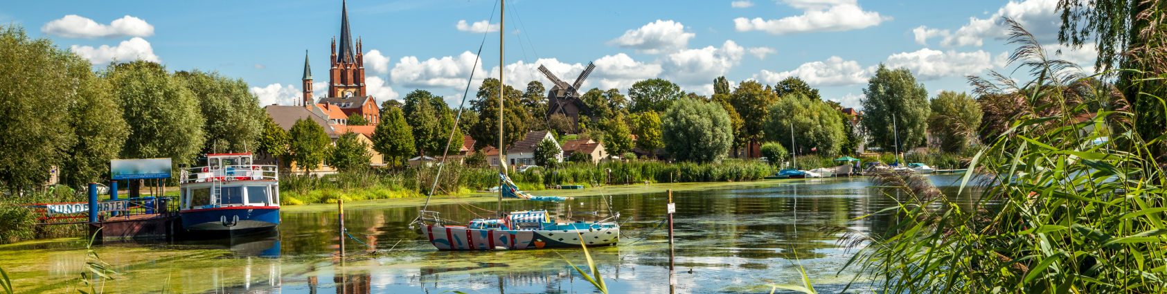 Schätze am glitzernden Wasser