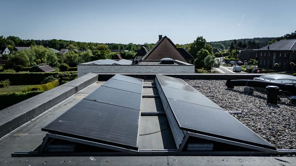 Plat EPDM-dak uitgevoerd met BossCover Circular System
