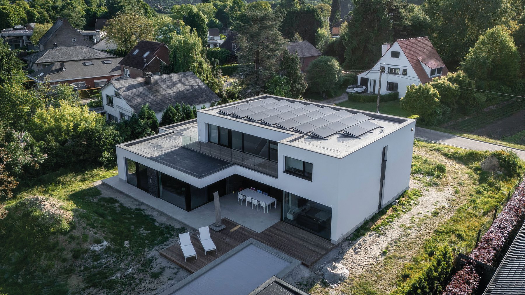 Woning met volledig verkleefd EPDM-dak van BossCover