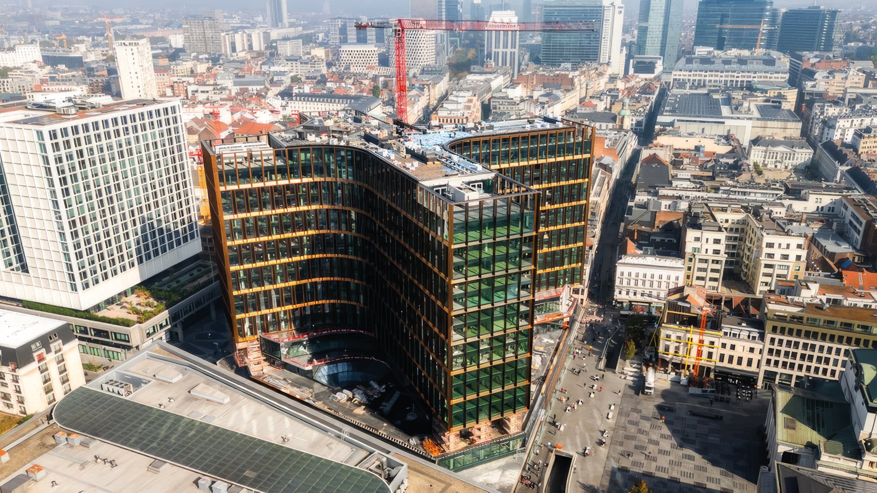 Commercieel gebouw met mechanisch bevestigd EPDM-dak van BossCover