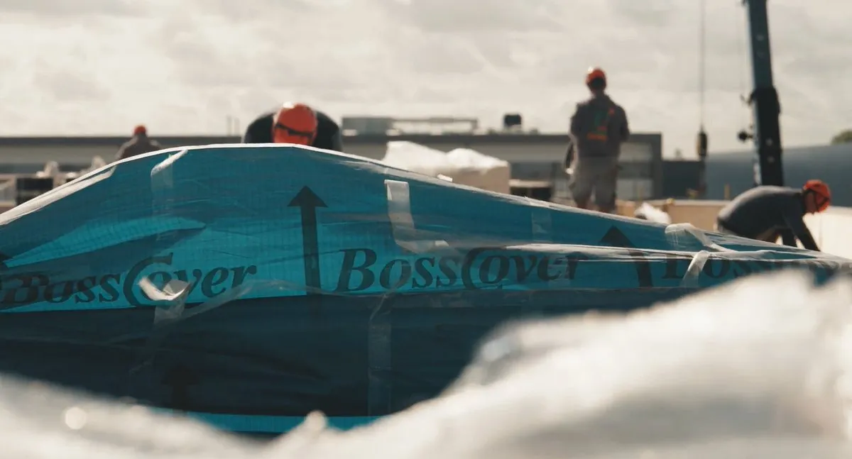 BossCover VapourShield dampscherm op de werf, onderdeel van het EPDM-daksysteem
