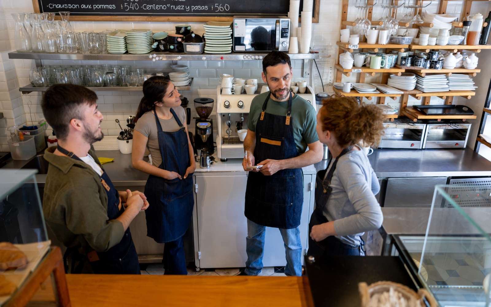 Cafe staff learning about a digital loyalty card – easy loyalty program setup.