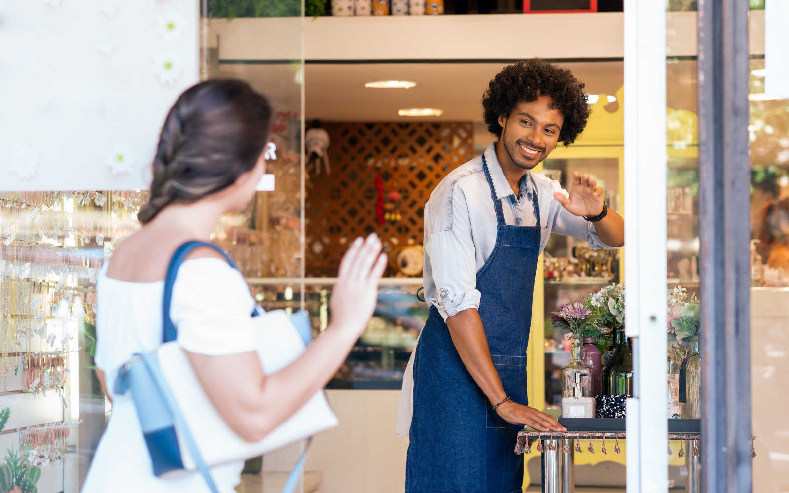 Independent UK café hosting local community event to increase customer loyalty