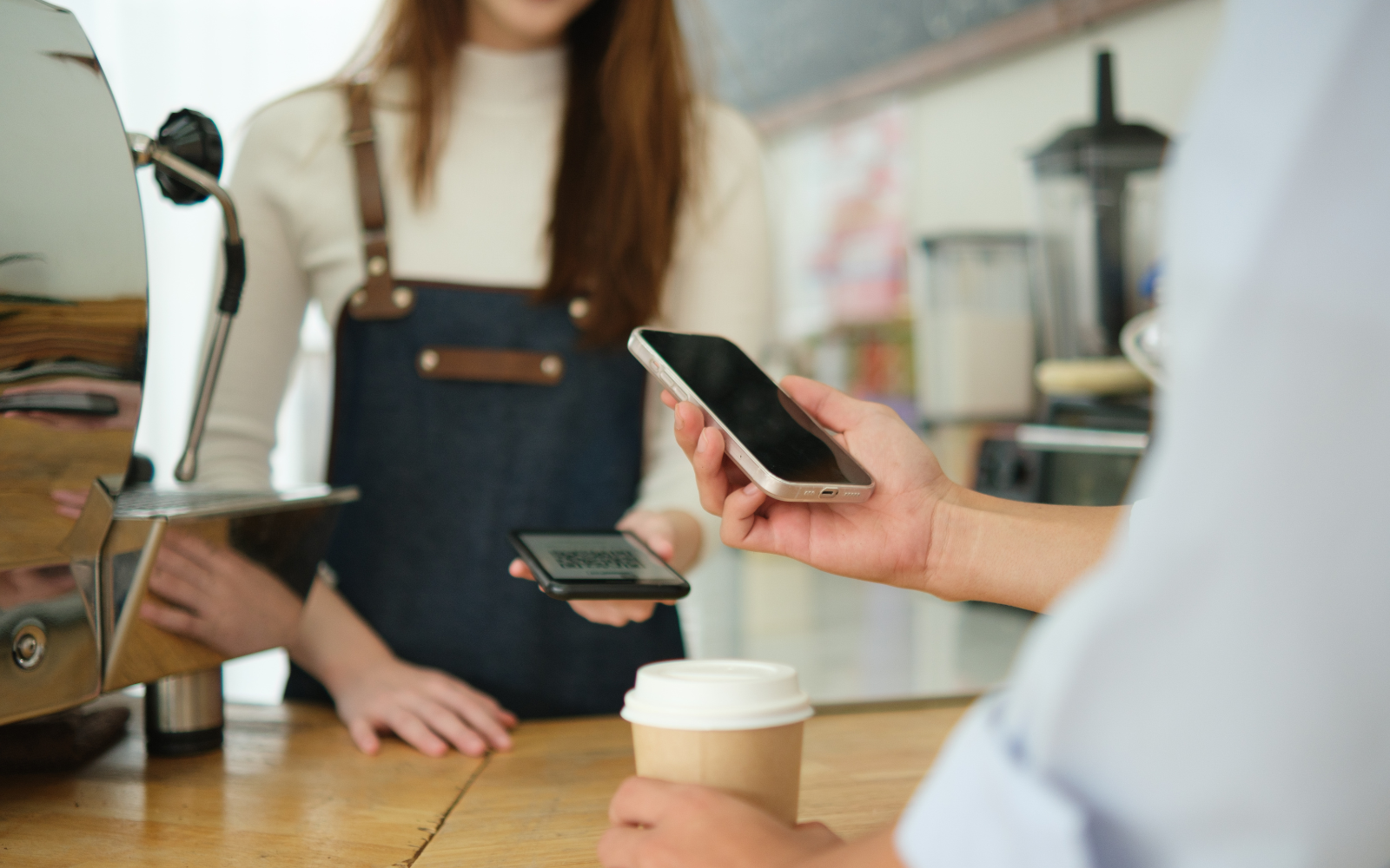 Still debating about whether to continue using paper cards in your UK cafe? Compare popular digital loyalty platforms versus paper cards to see which loyalty solution offers the best for your customer