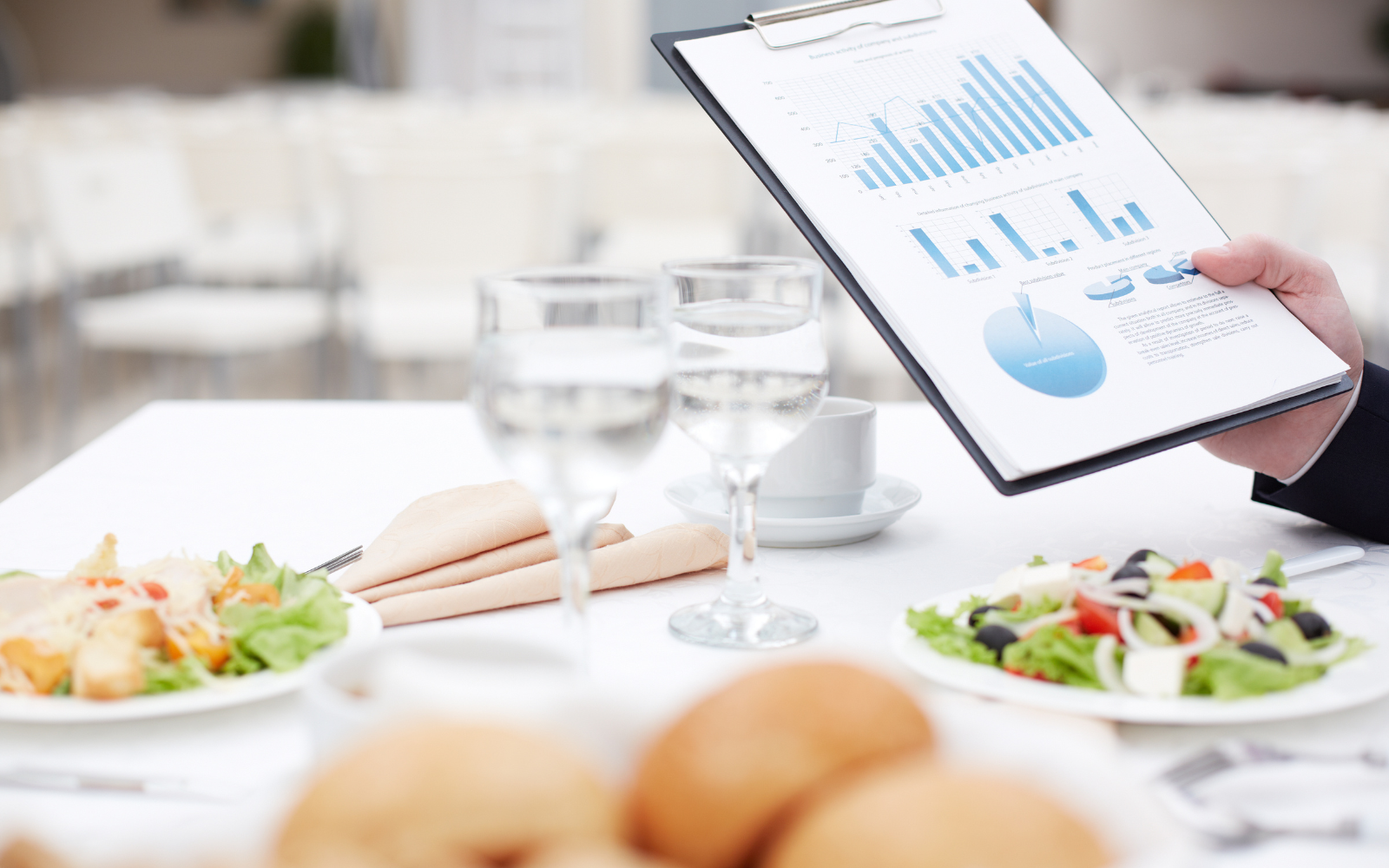 Bar chart comparing restaurant loyalty program cost to additional revenue generated