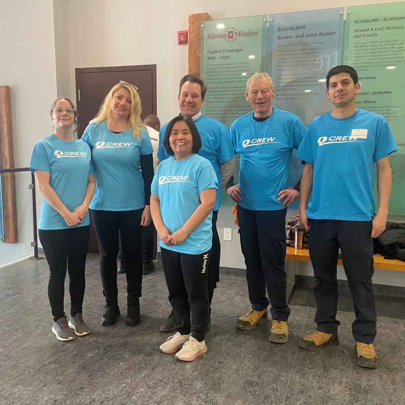 Tamara (left) with other Q-Crew members volunteering at Siloam Mission.