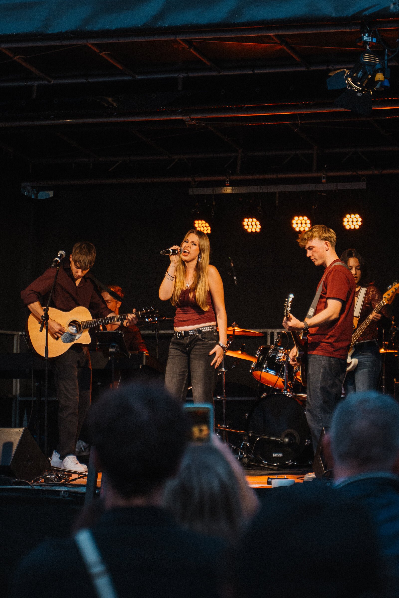Band auf der Bühne beim Straßenfest der Schneckenvorstadt Freiburg 2026 – Foto: Patrick Schiele