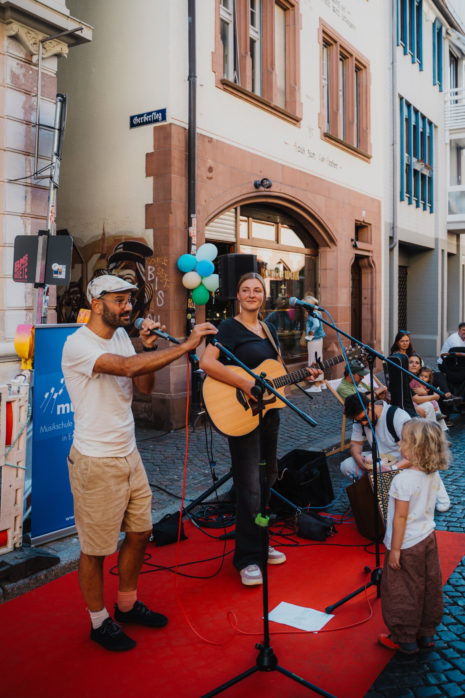 Straßenmusiker mit Gitarren beim Straßenfest der Schneckenvorstadt Freiburg 2026 – Foto: Patrick Schiele