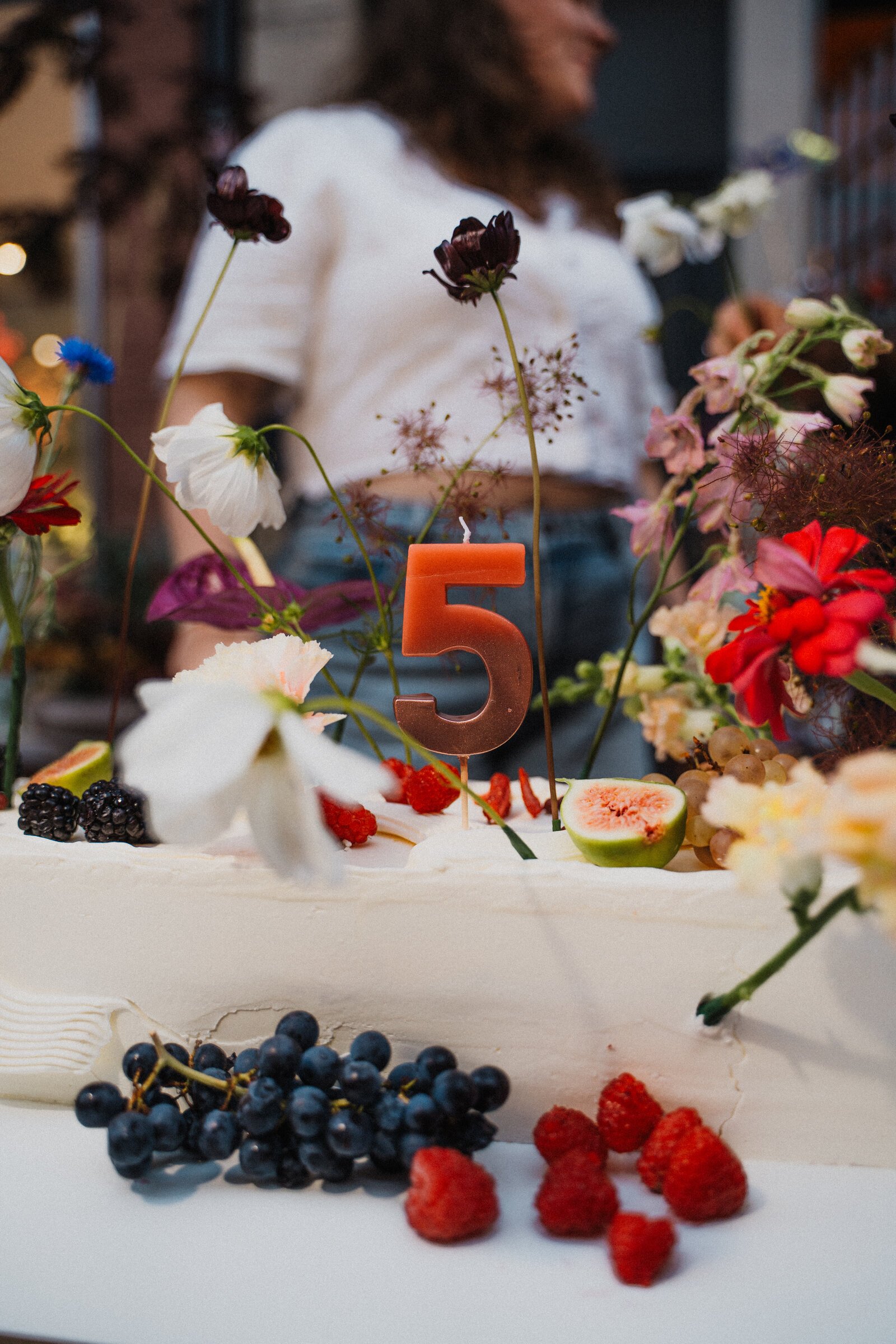 Kuchen mit der Zahl 5 beim Straßenfest der Schneckenvorstadt Freiburg 2026 – Foto: Patrick Schiele