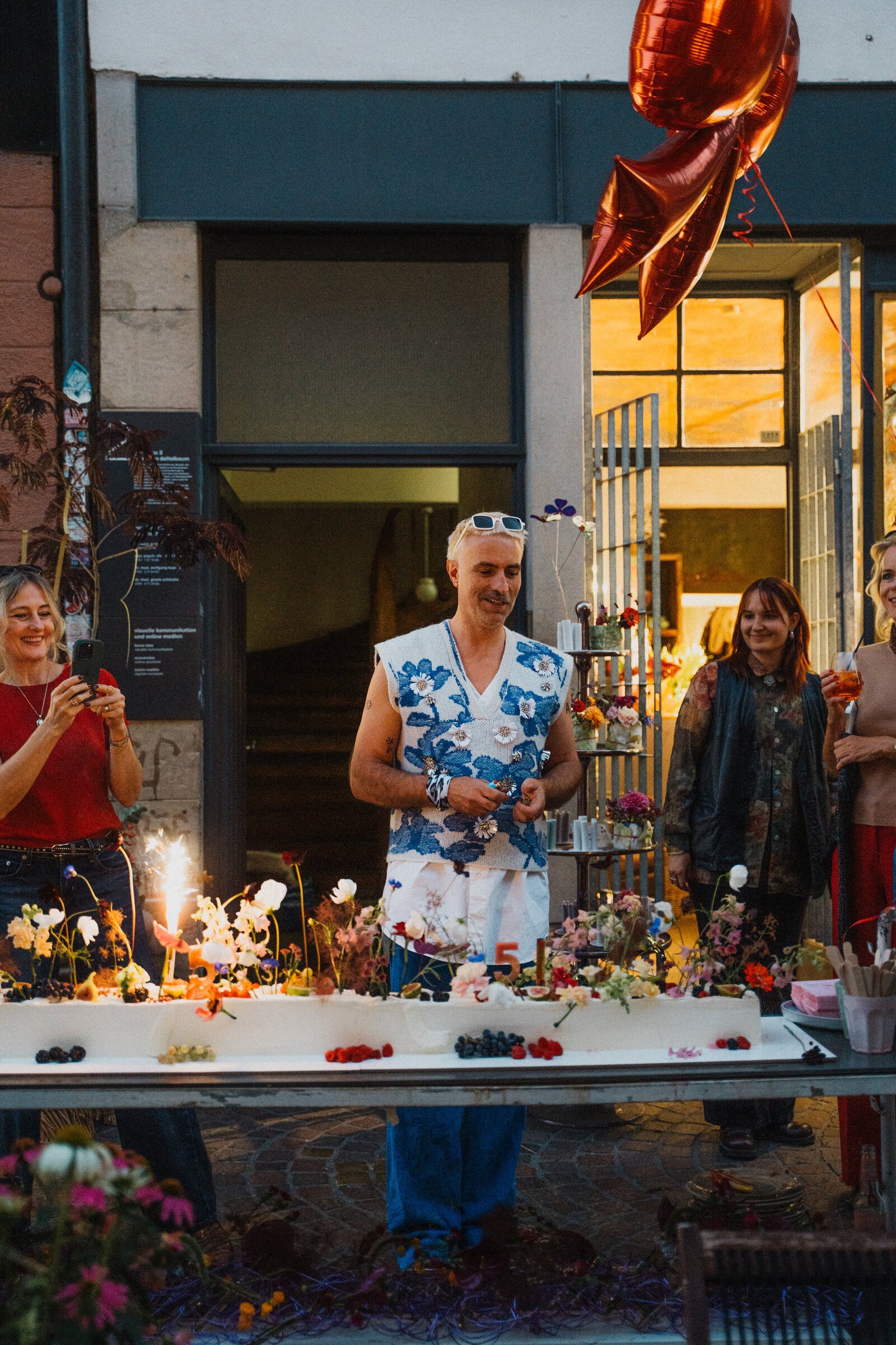 Tisch mit Speisen beim Straßenfest der Schneckenvorstadt Freiburg 2026 – Foto: Patrick Schiele