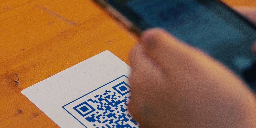 Receive cash donations at food banks with QR codes