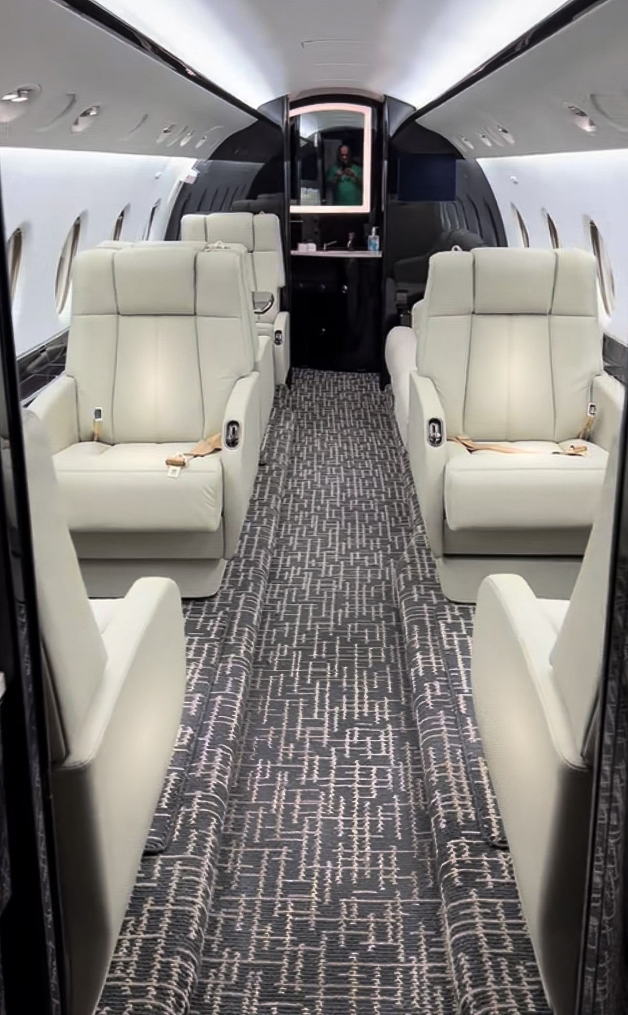 Gulfstream G200 refurbished cabin interior