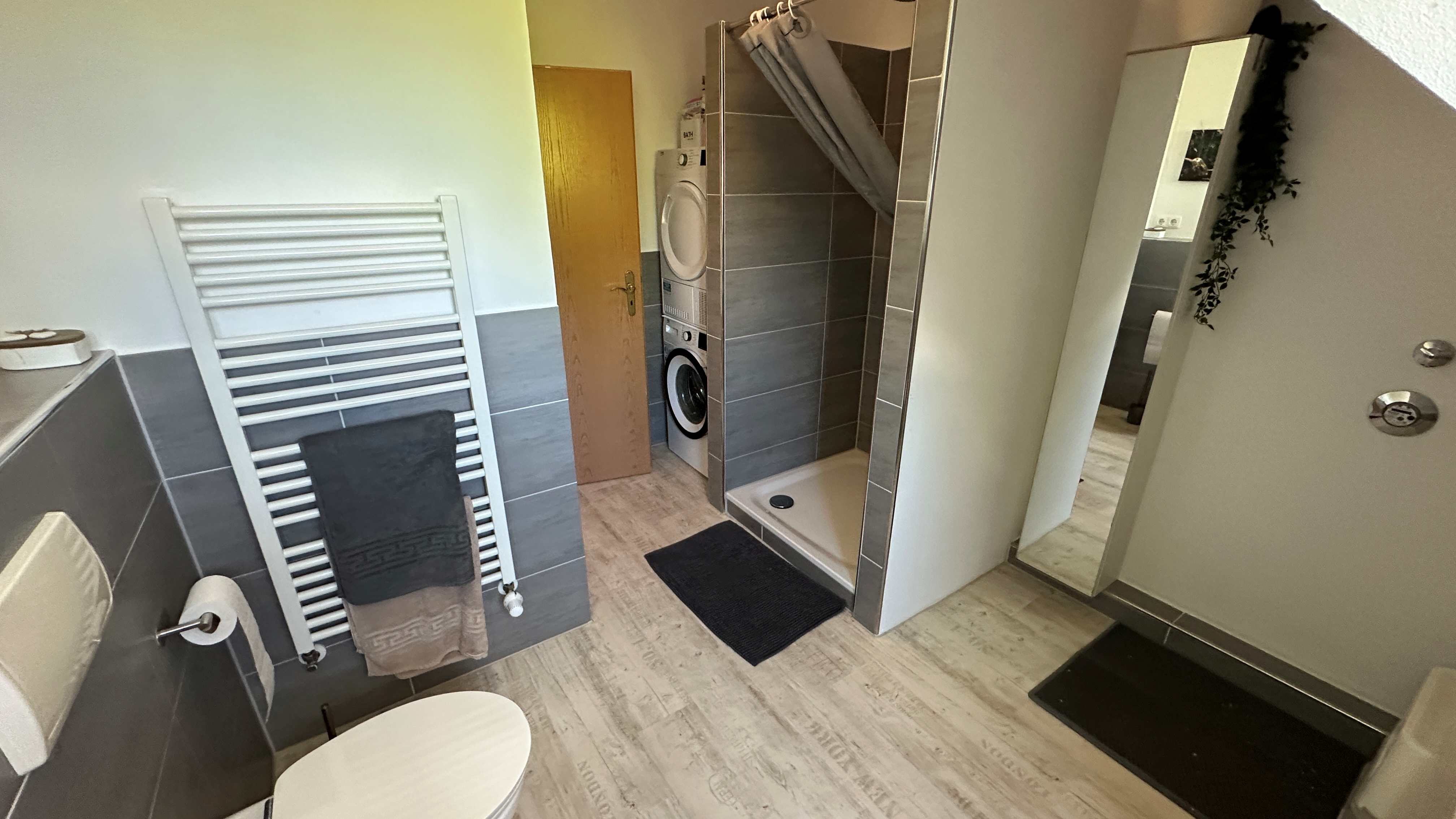 Modernes Duschbad