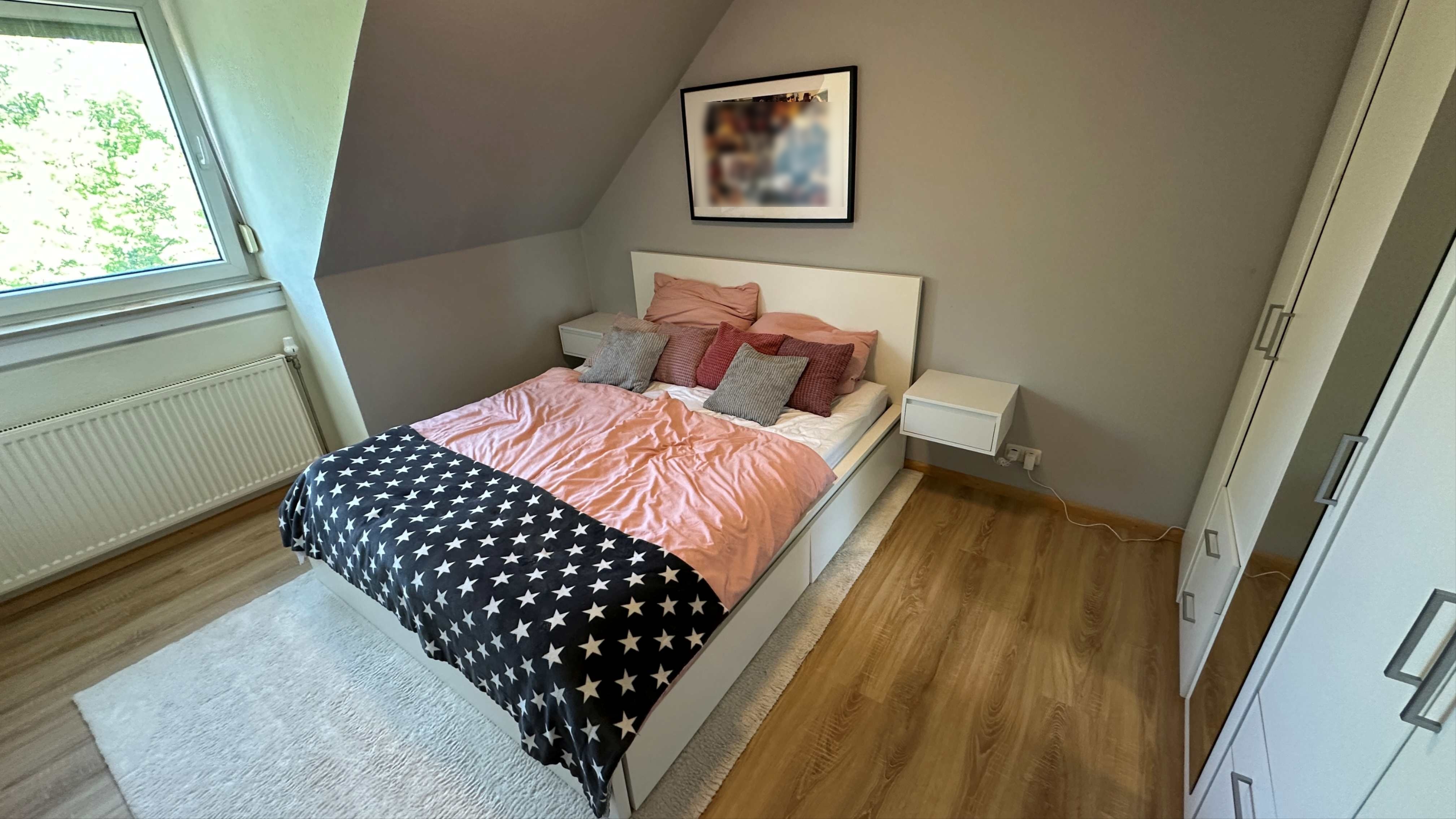 Geräumiges Schlafzimmer