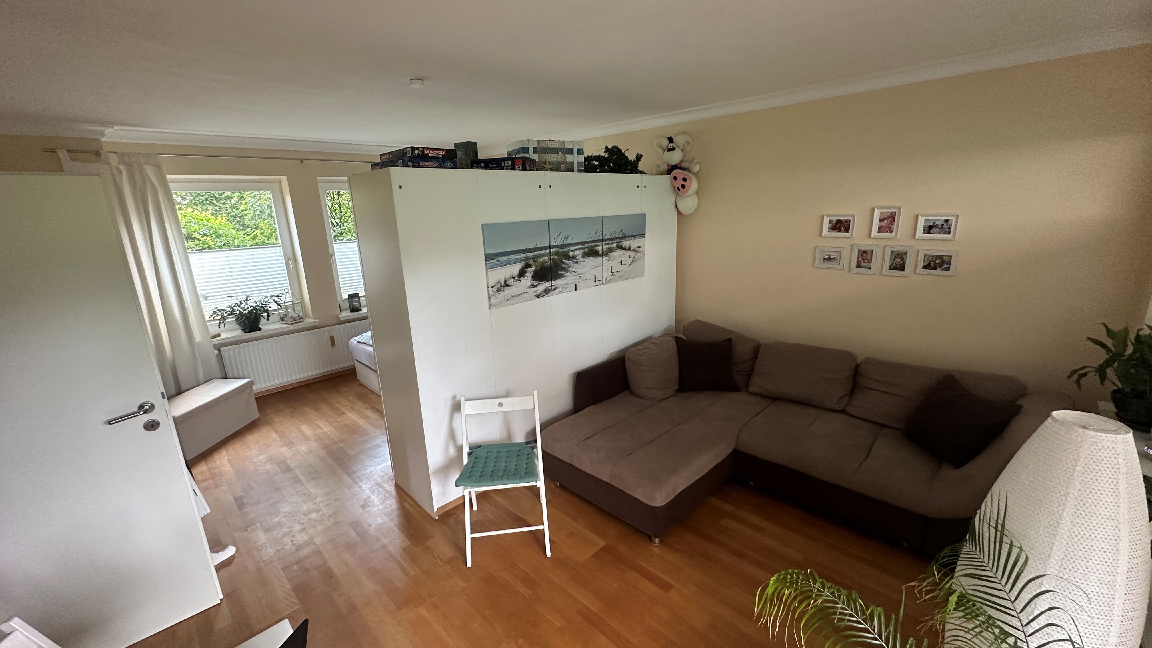 Wohnzimmer (aktuell mit Schlafecke genutzt)