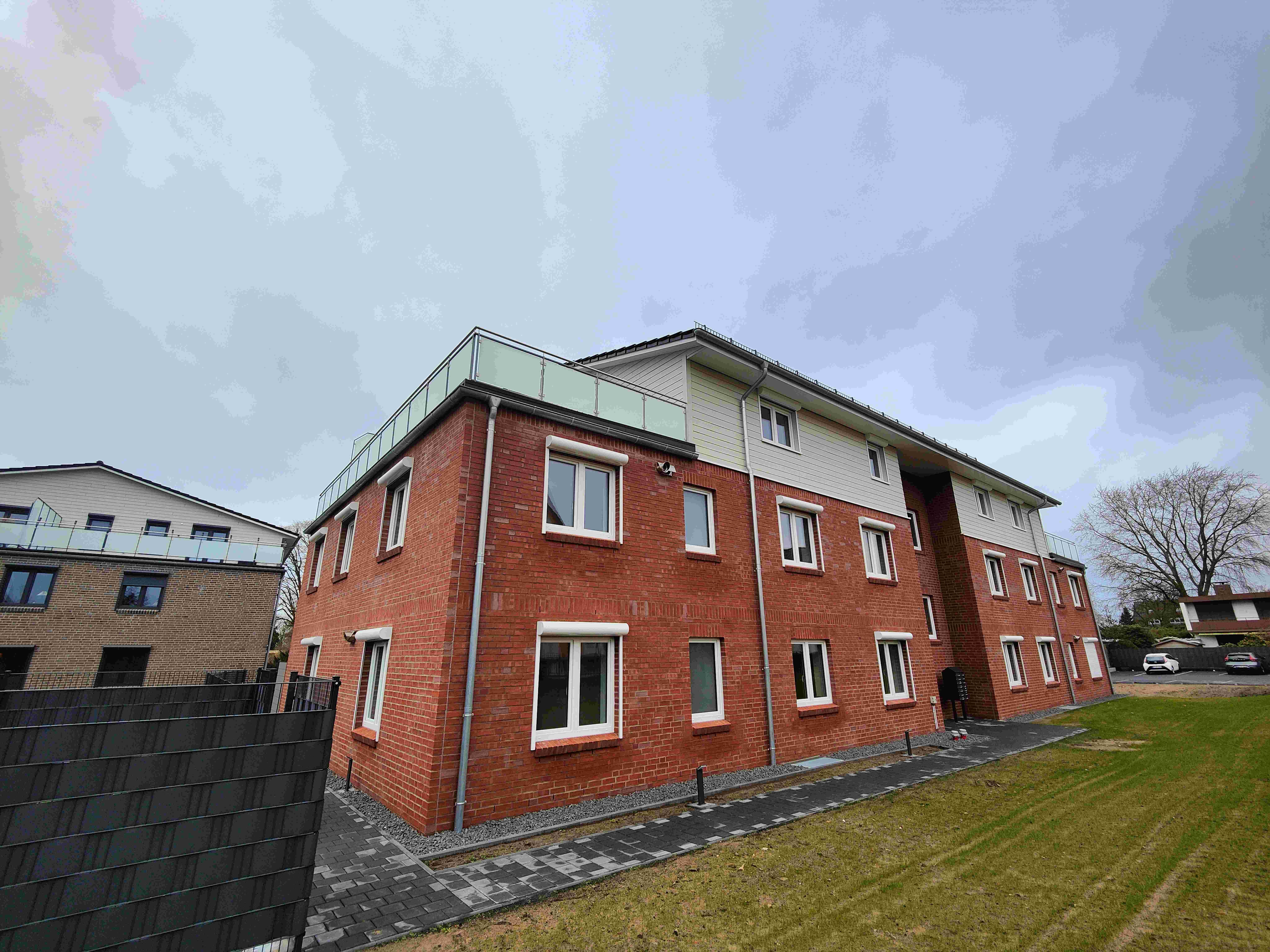 Moderne 2-Zimmer-Wohnung mit Dachterrasse in Uetersen