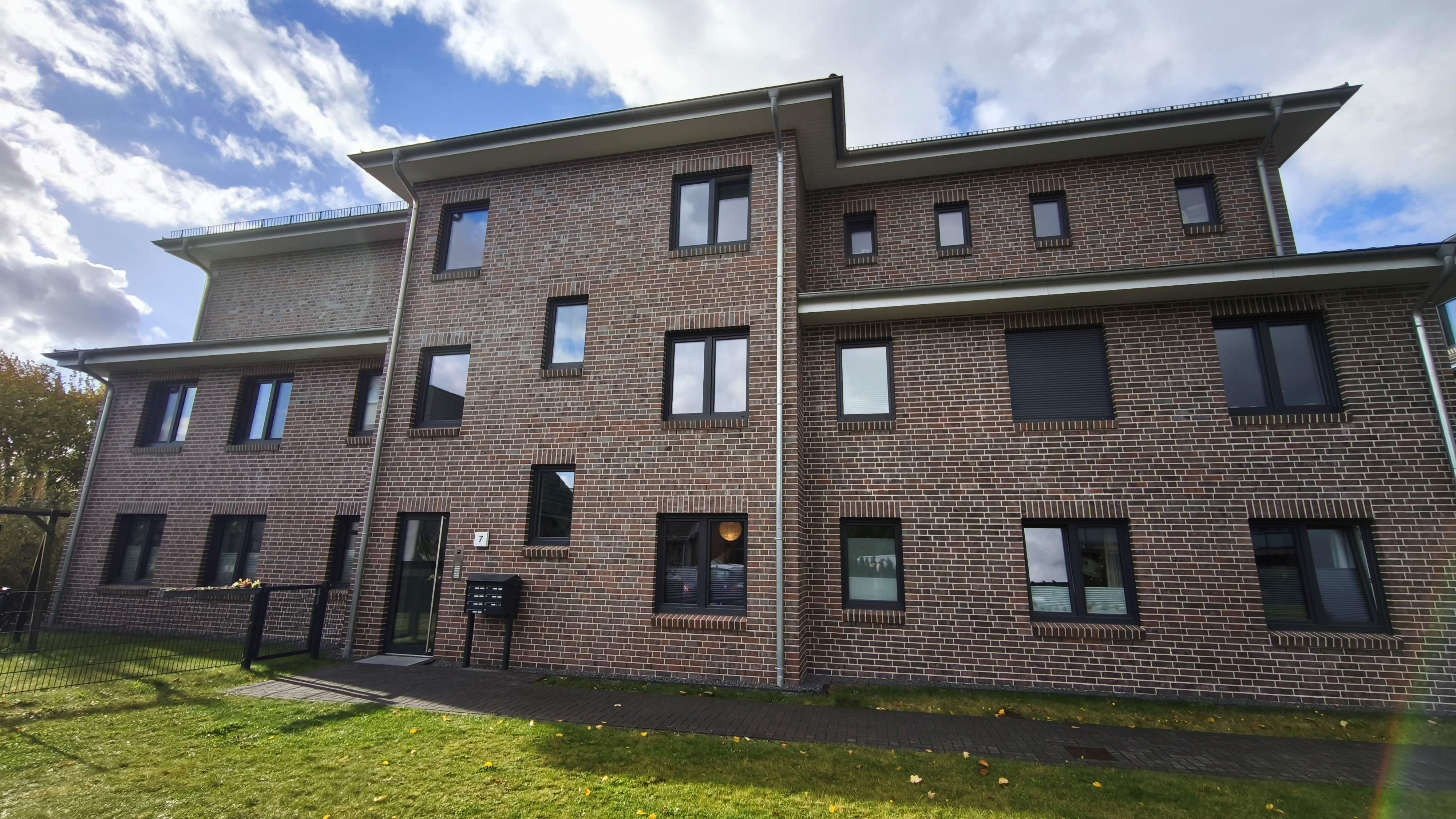 Großzügige 4-Zimmer-Wohnung mit Abstellraum und PKW-Stellplatz im schönen Heist 