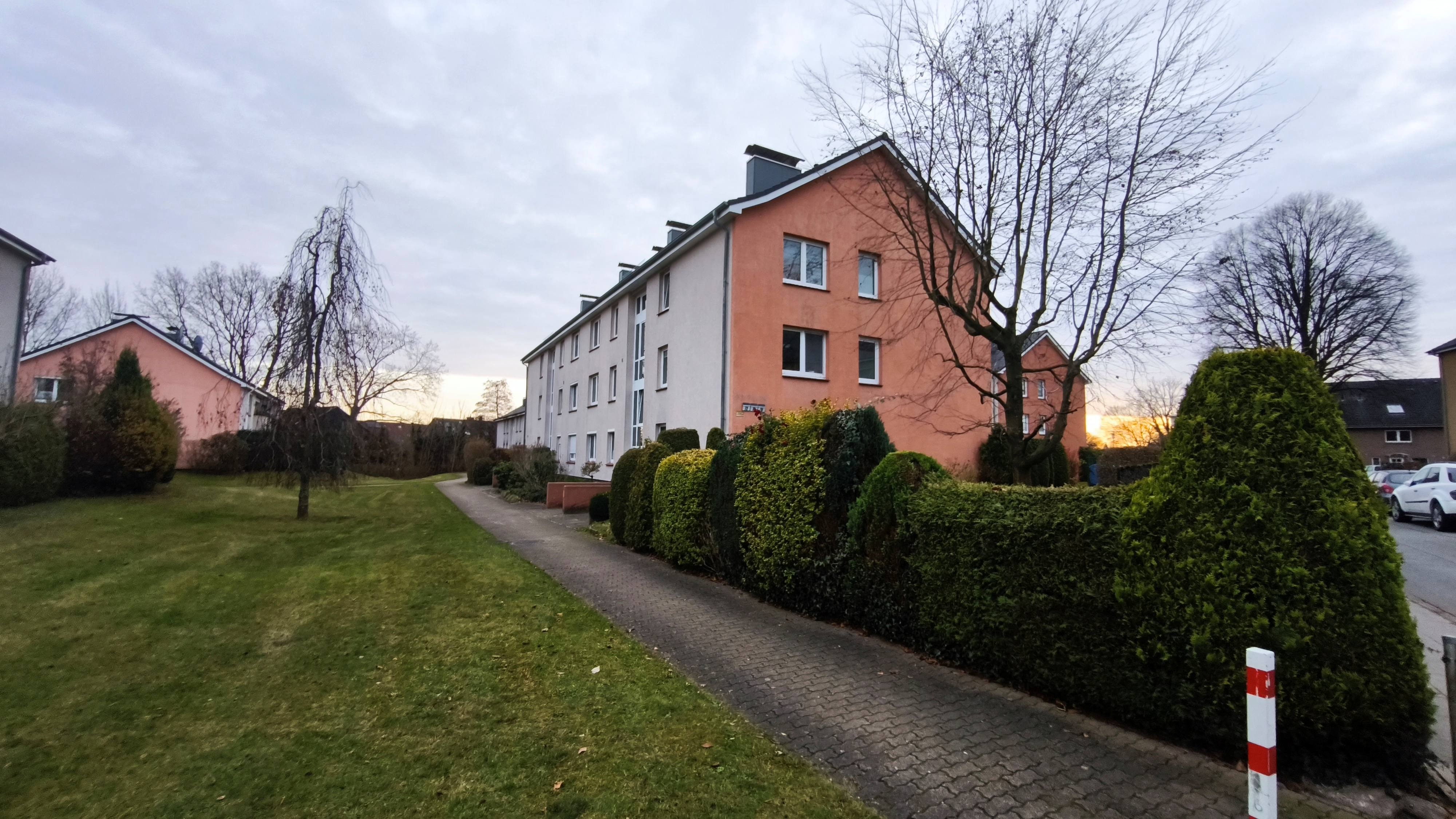 Seitenansicht und Zuwegung