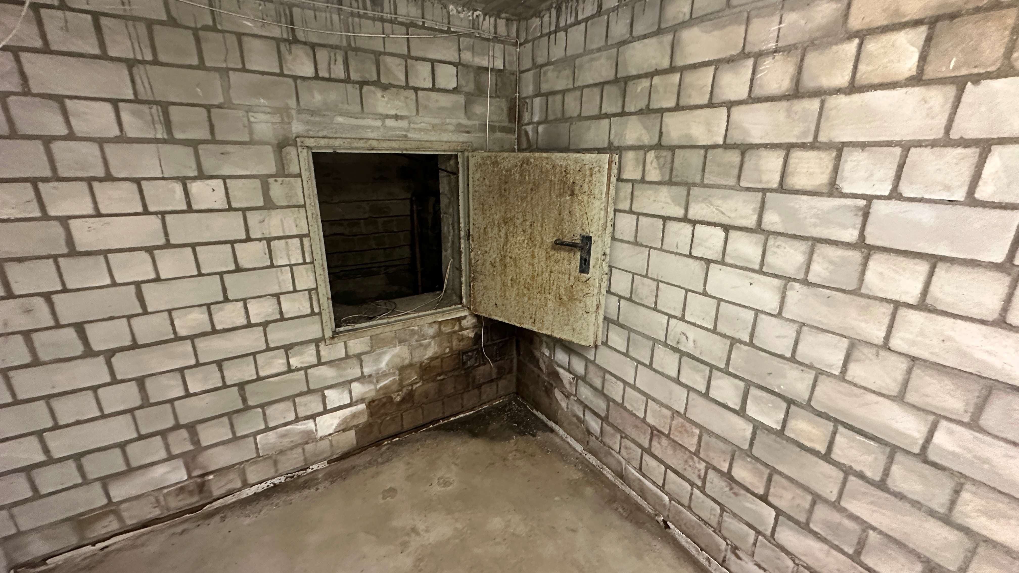 Feuchtigkeit durch def. Fallrohr