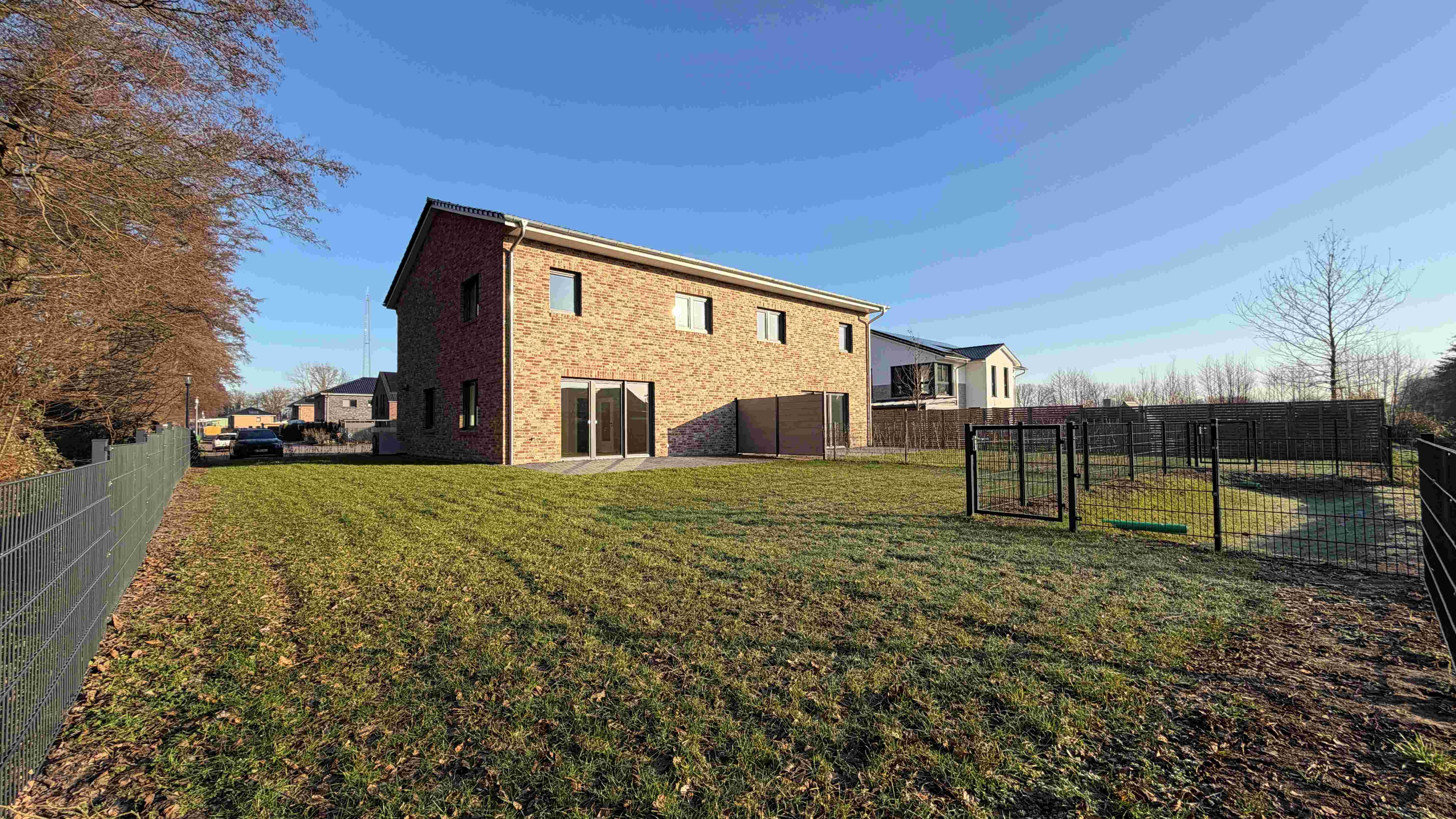 Garten - Rückansicht Haus