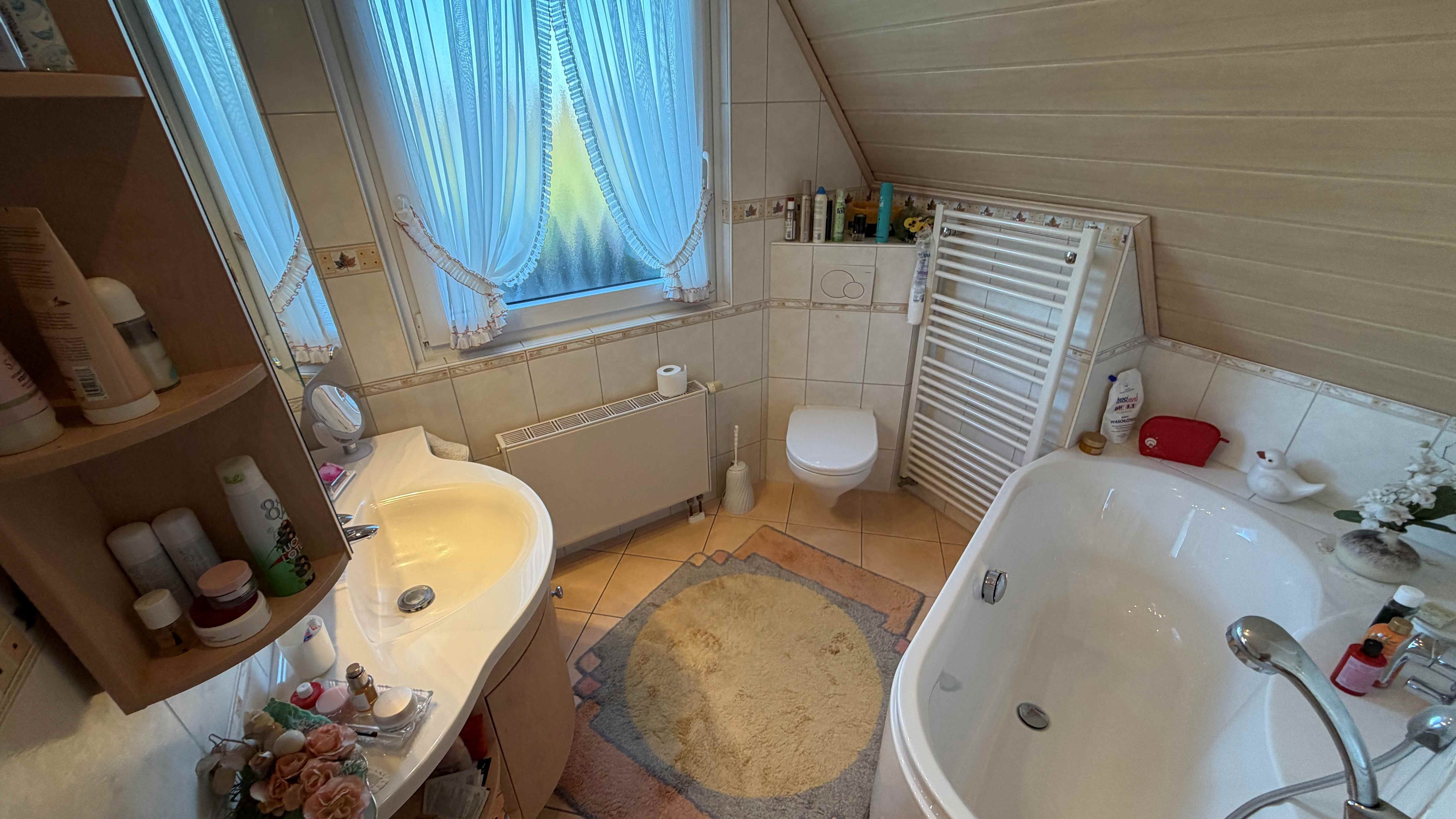 Wannenbad im Obergeschoss