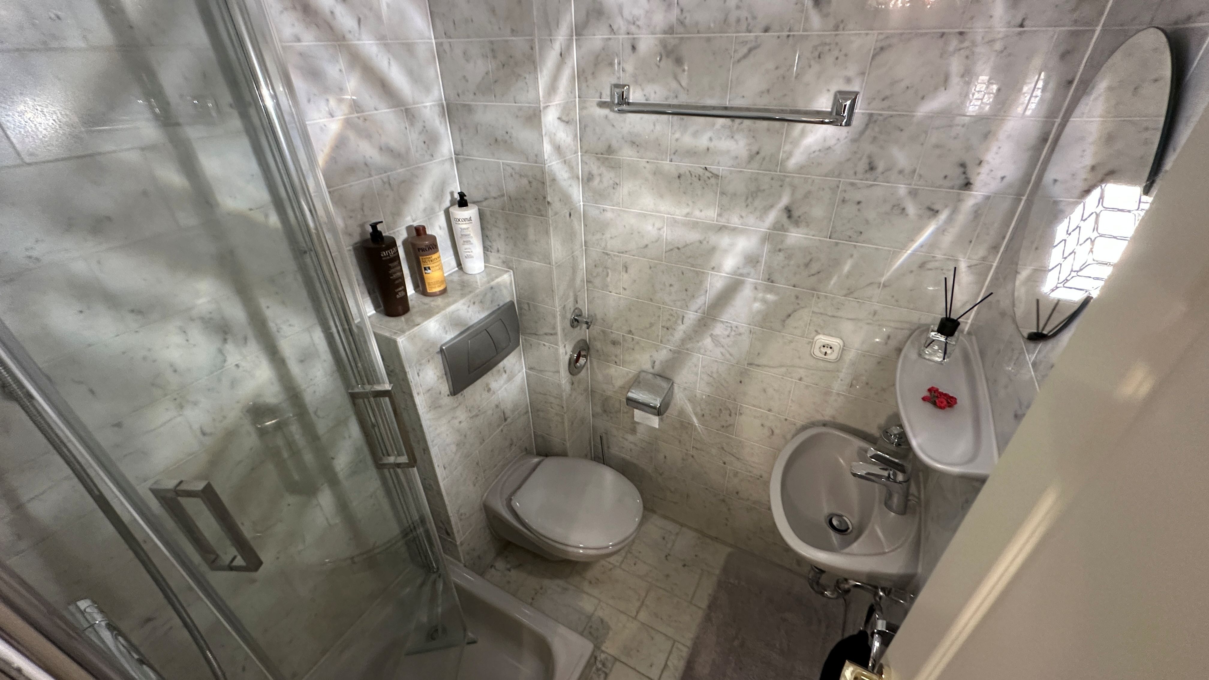 Gäste-WC mit Dusche