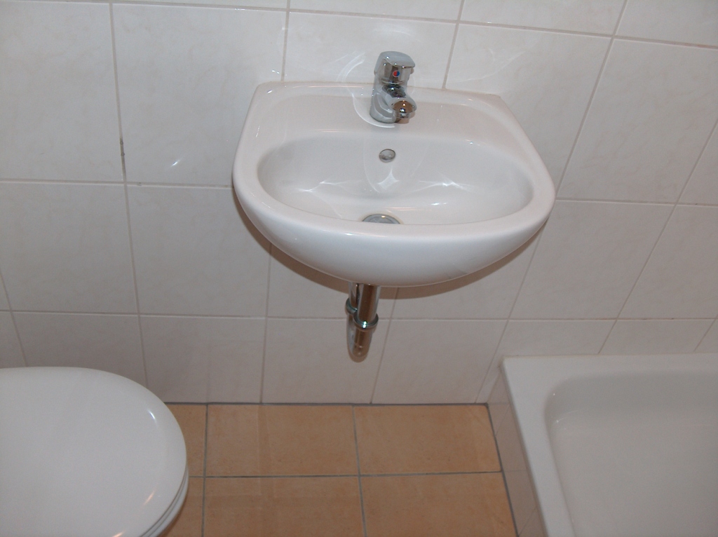 Gäste-WC mit Dusche