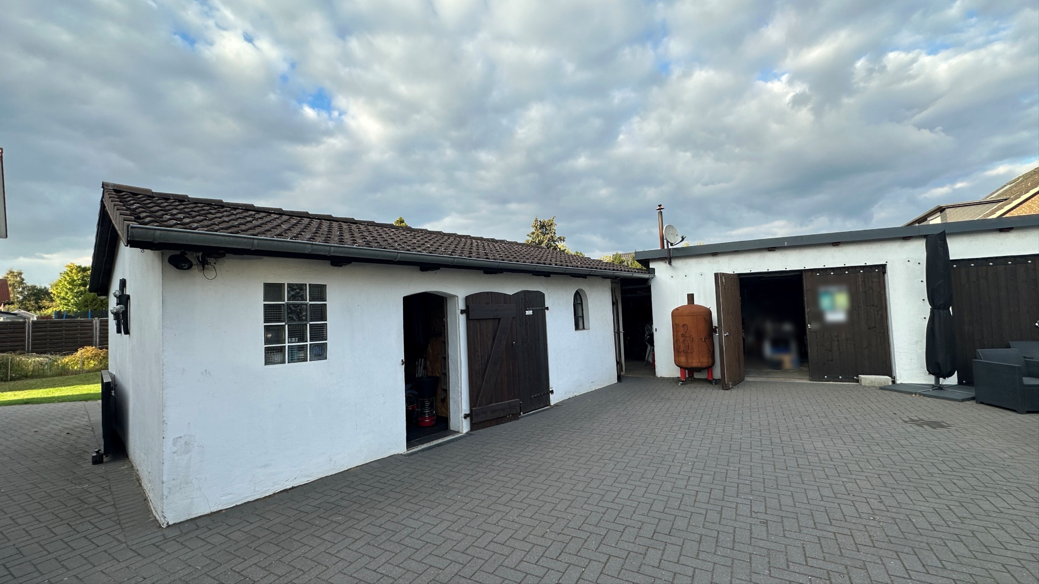 Nebengelass im hinteren Grundstücksbereich (2)