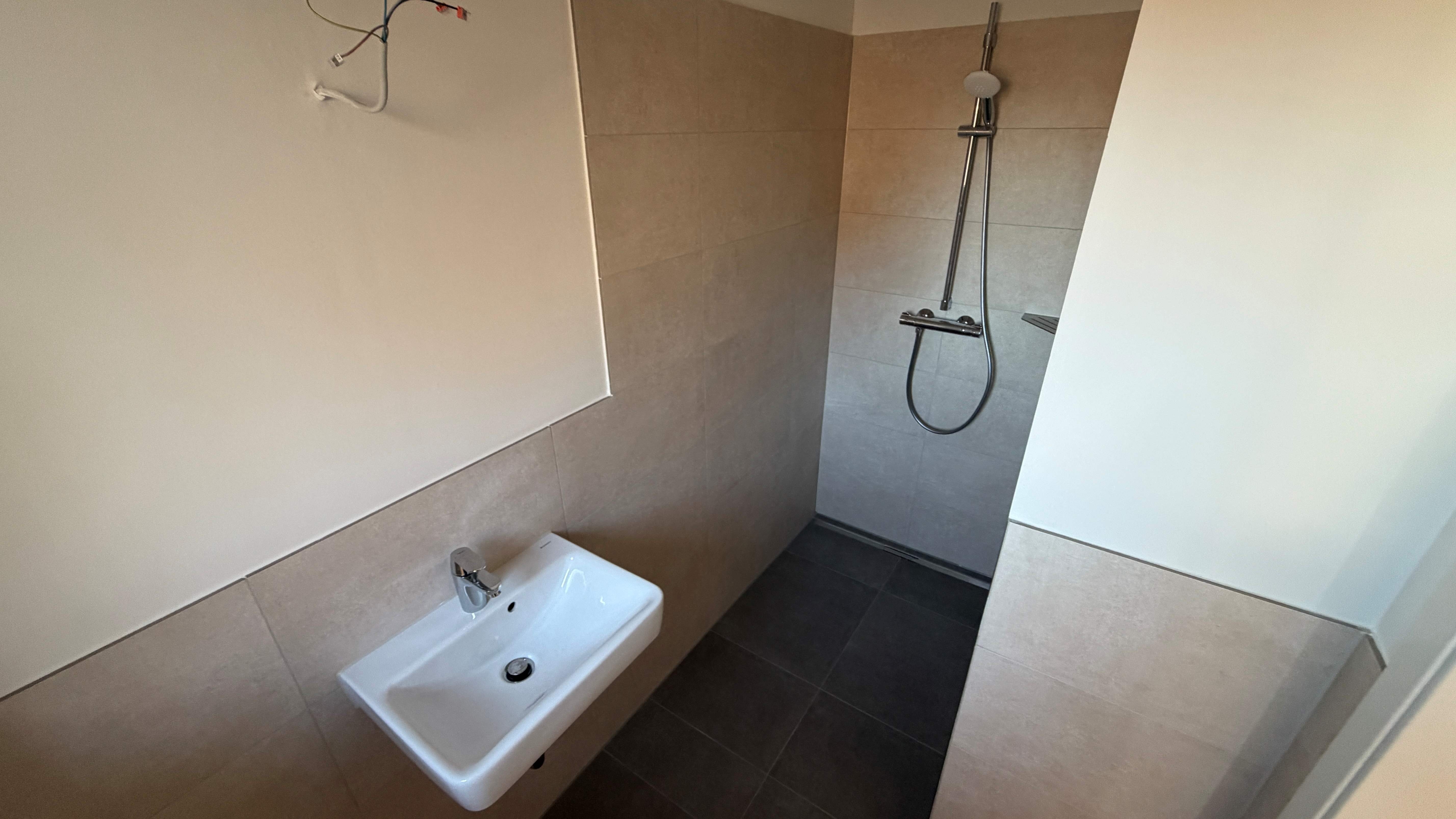 Gäste-WC mit Dusche