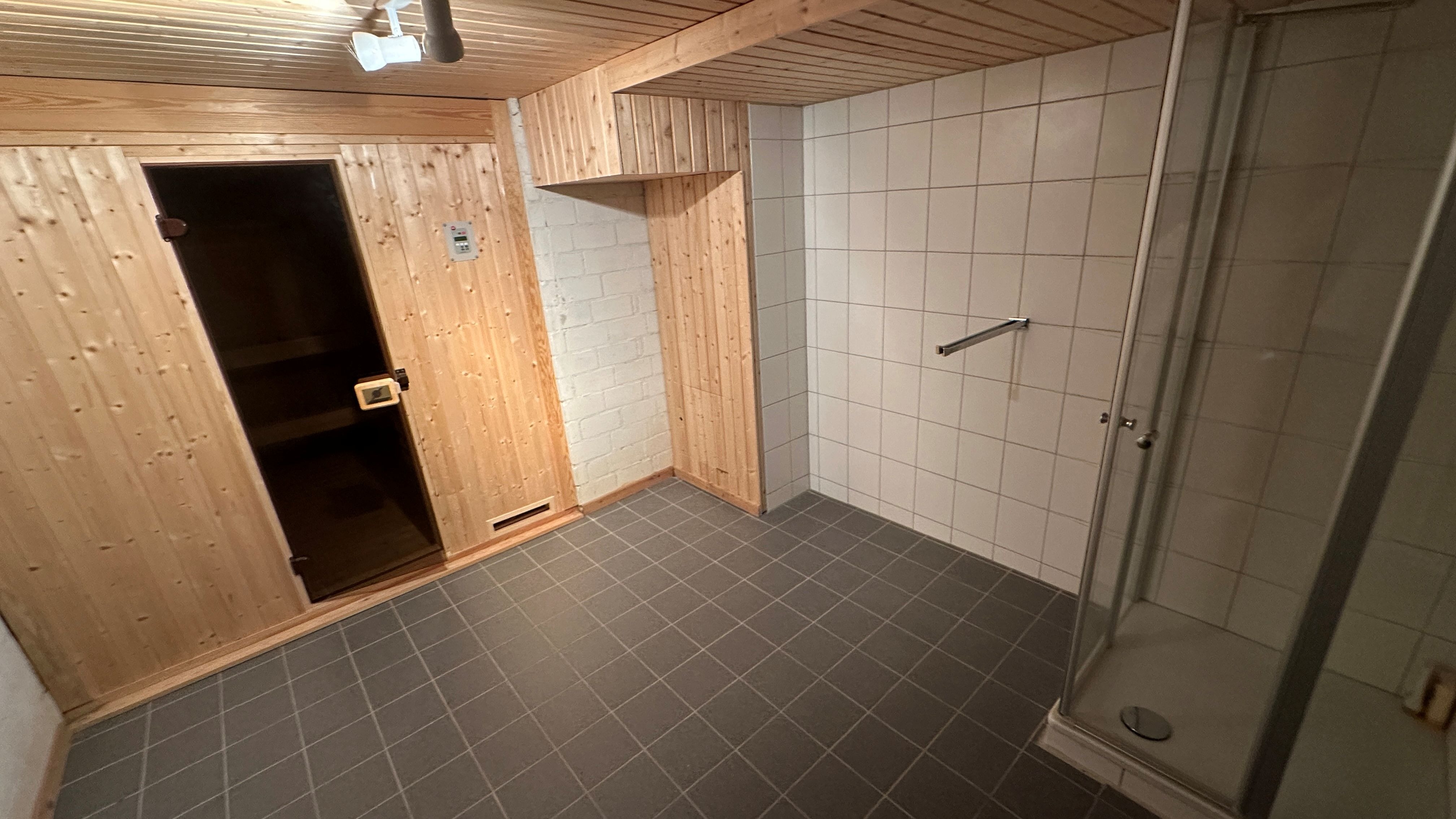 Wellnessbereich im Keller 