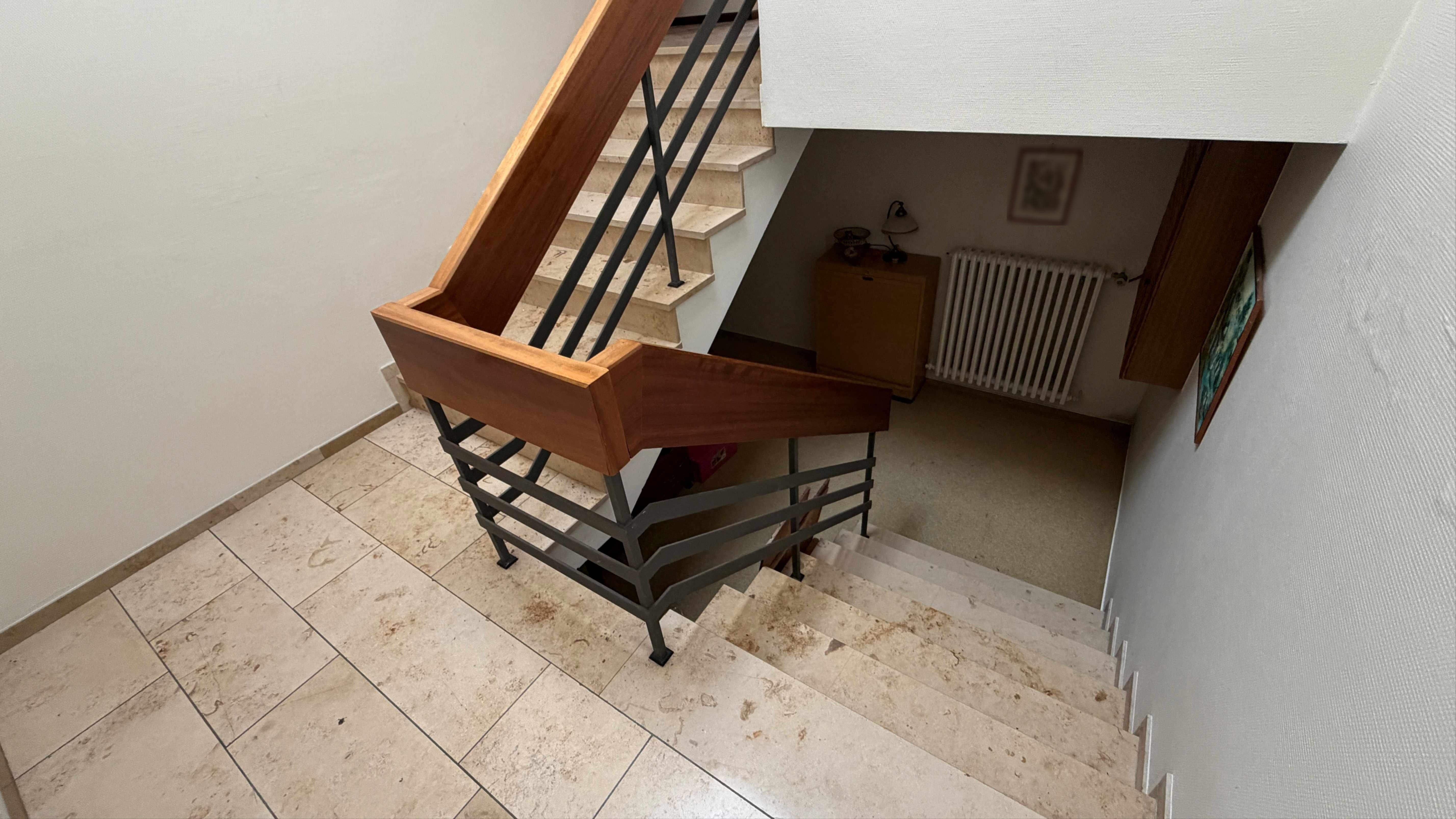 Treppenhaus zum Teilkeller (2)