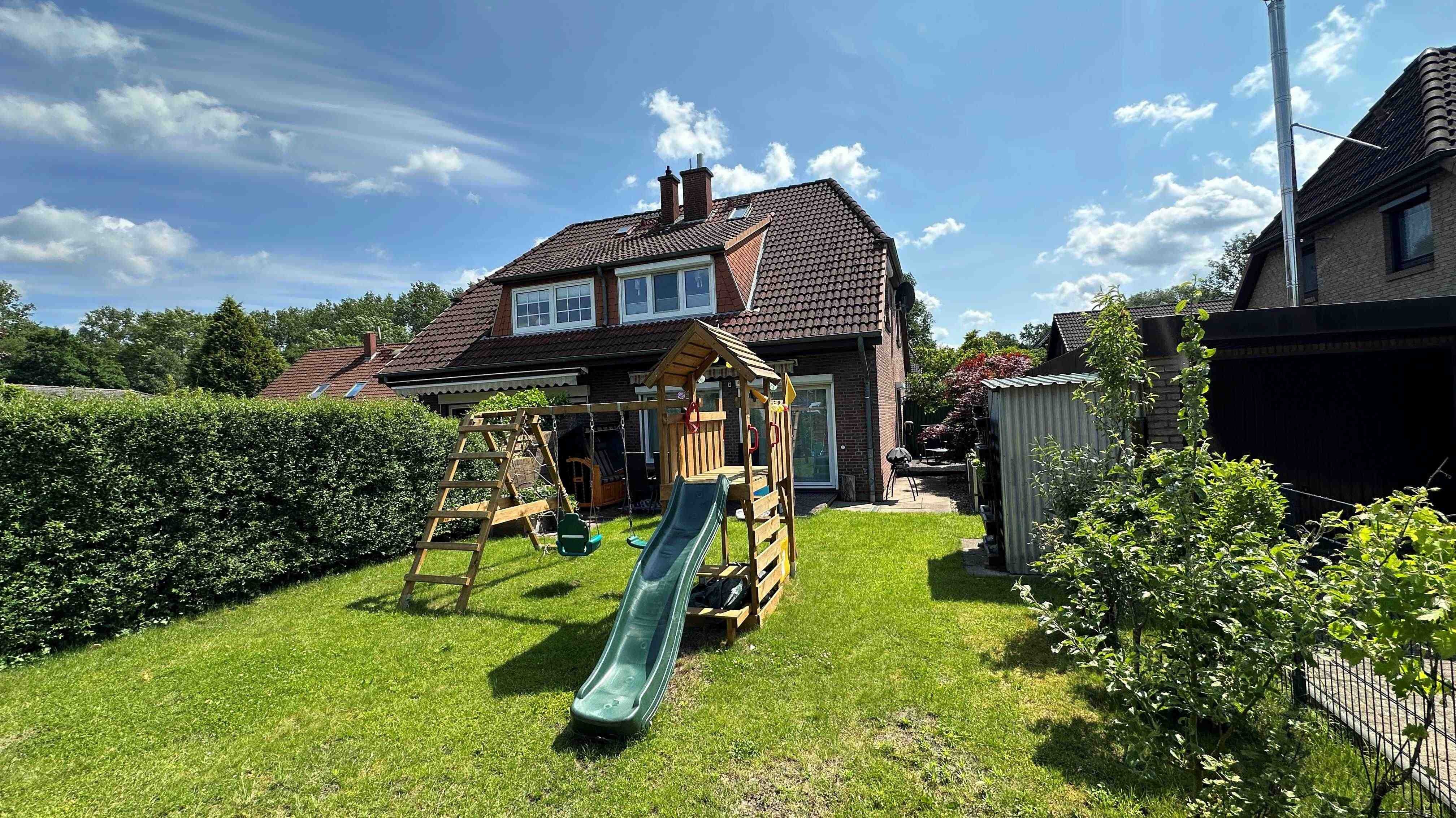 Modernisierte Doppelhaushälfte mit Carport in familienfreundlicher Wohnlage von Uetersen