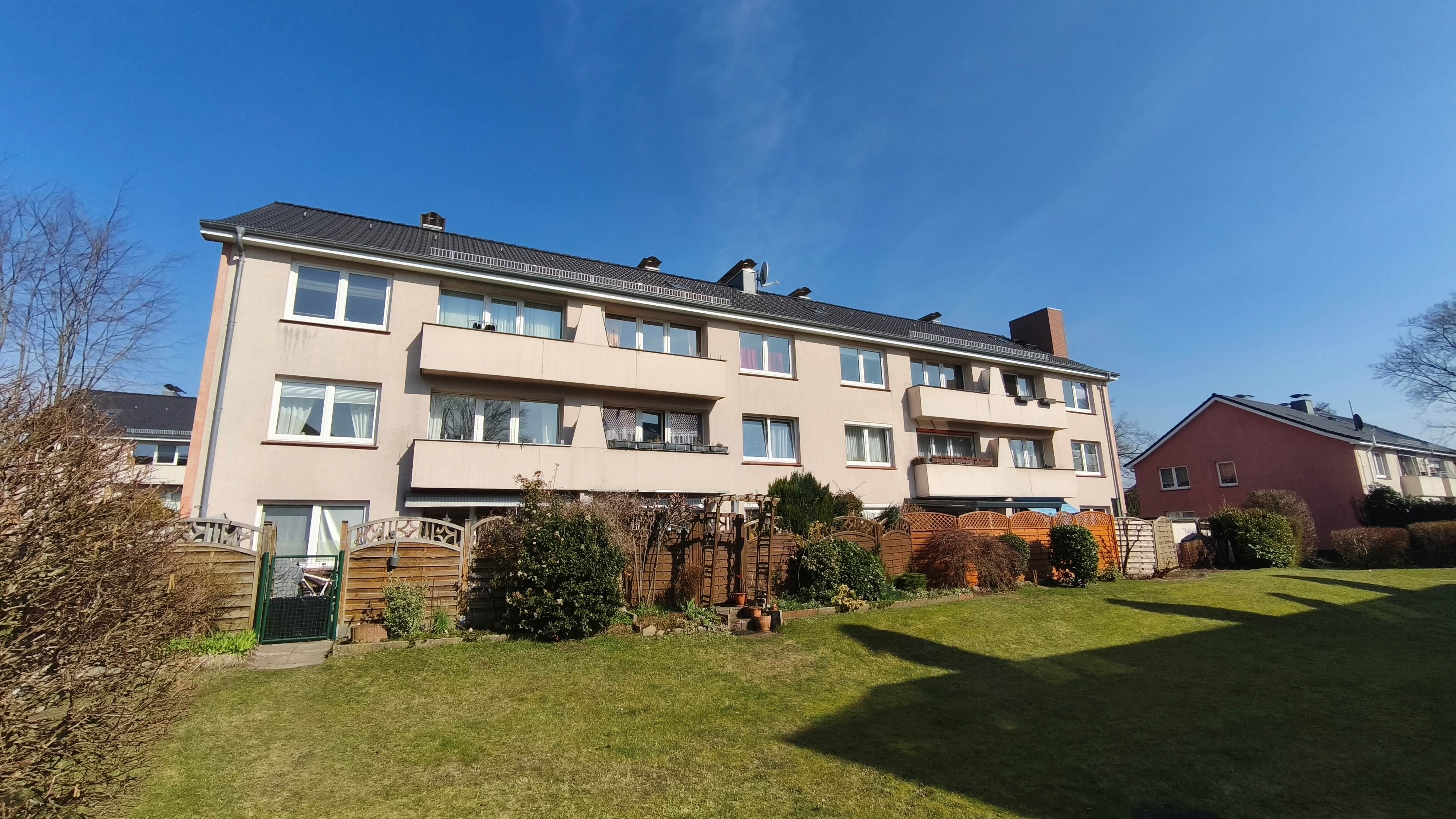 Vermietete und sehr gepflegte 3-Zimmer-Wohnung mit Balkon in Ortsrandlage von Uetersen