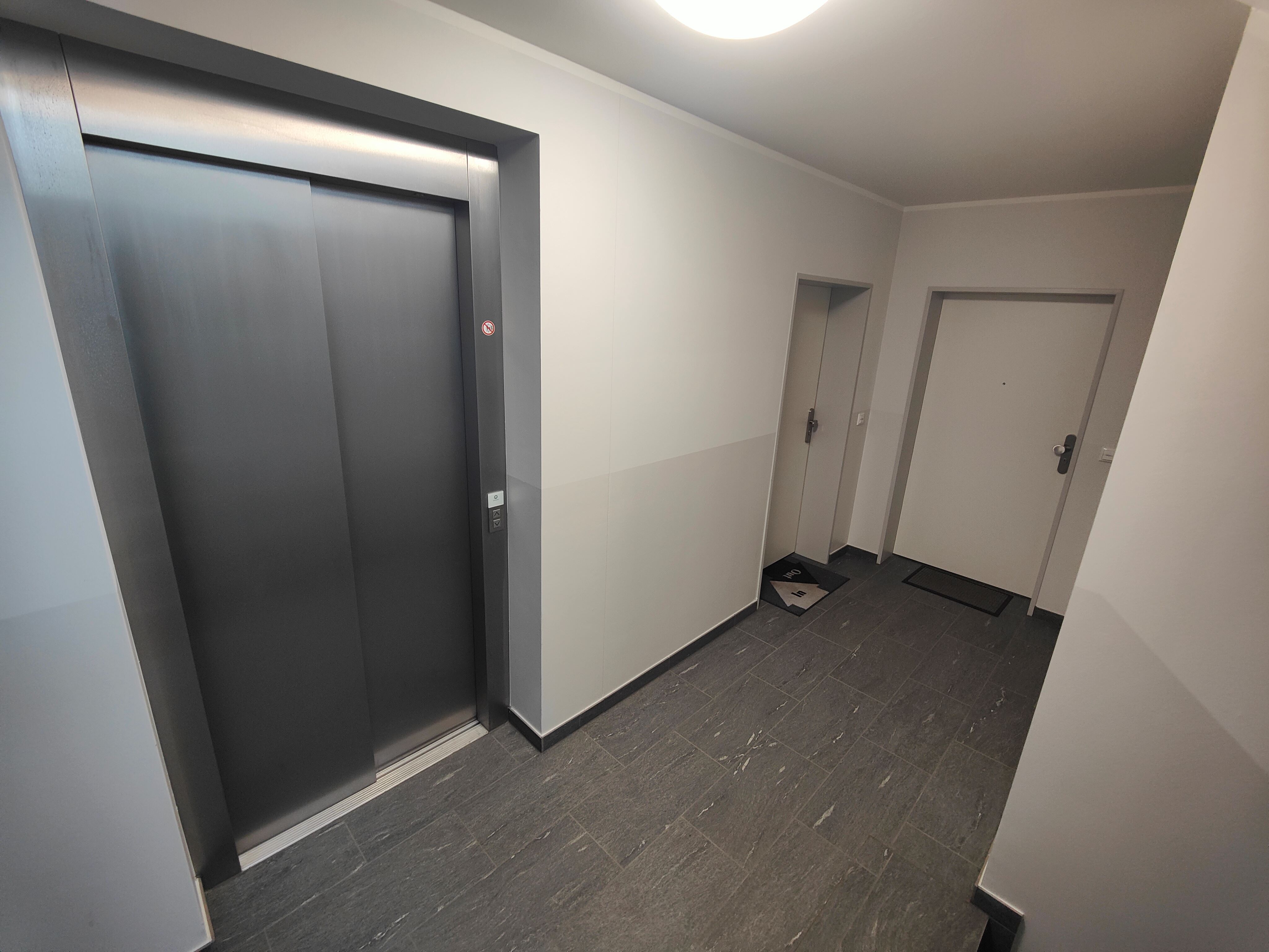 Treppenhaus - Fahrstuhl