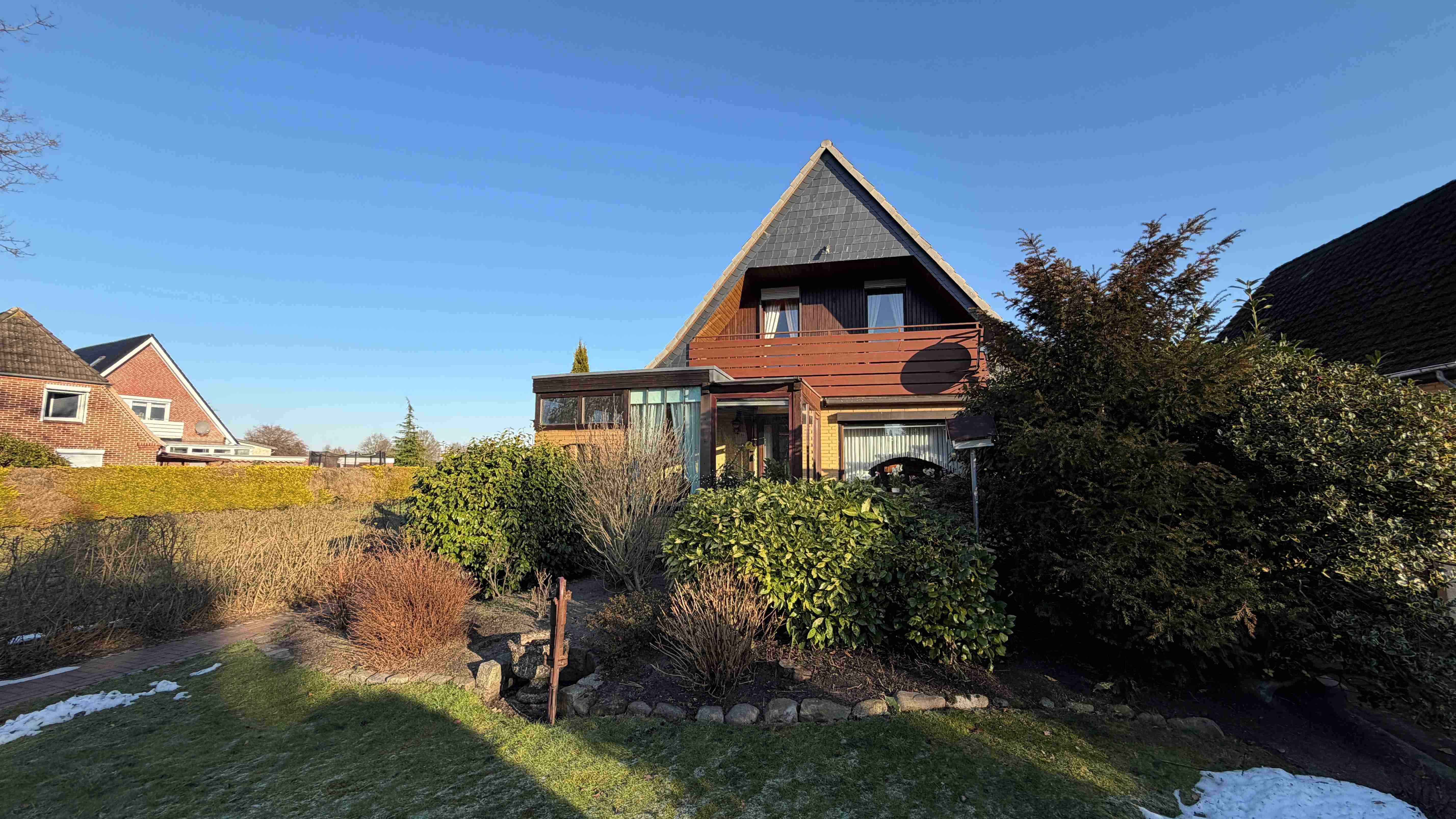 Familienfreundliches Einfamilienhaus mit Blick ins Grüne – Garten, Wintergarten & Vollkeller