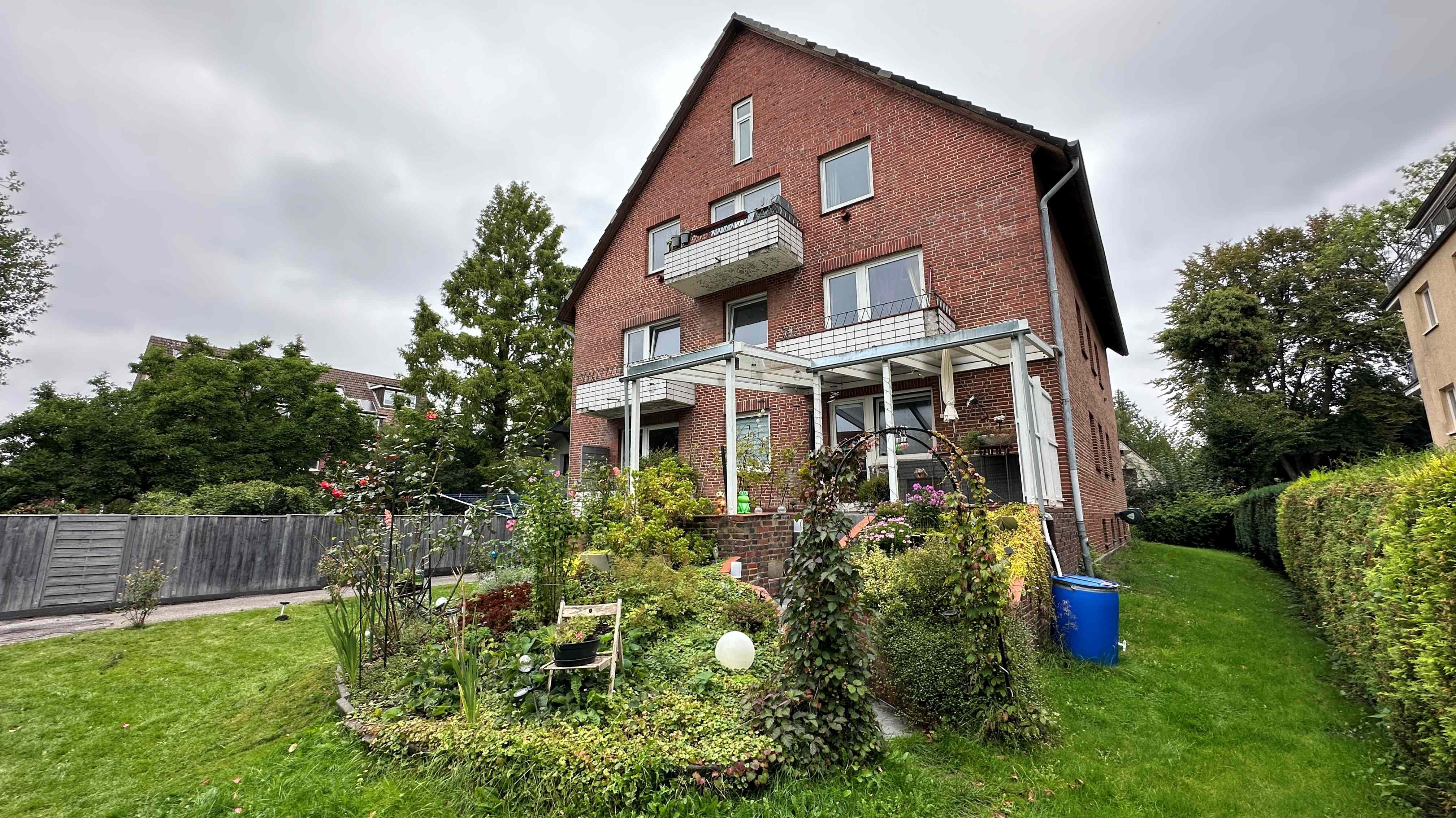 Solides, voll vermietetes Mehrfamilienhaus mit 6 Garagen