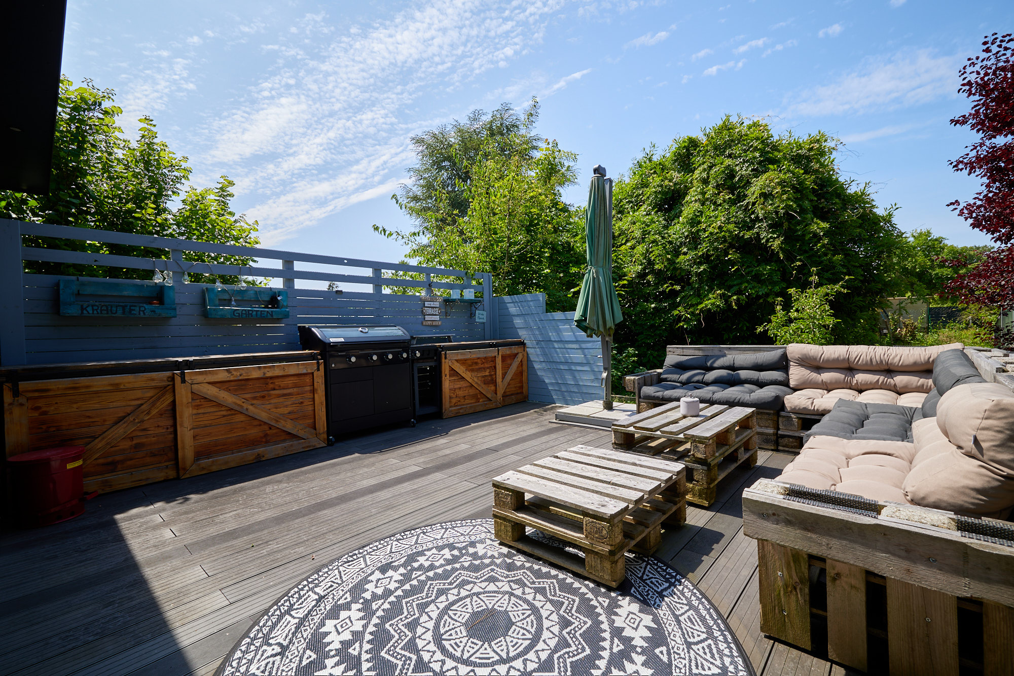 Außenküche mit Sitzecke