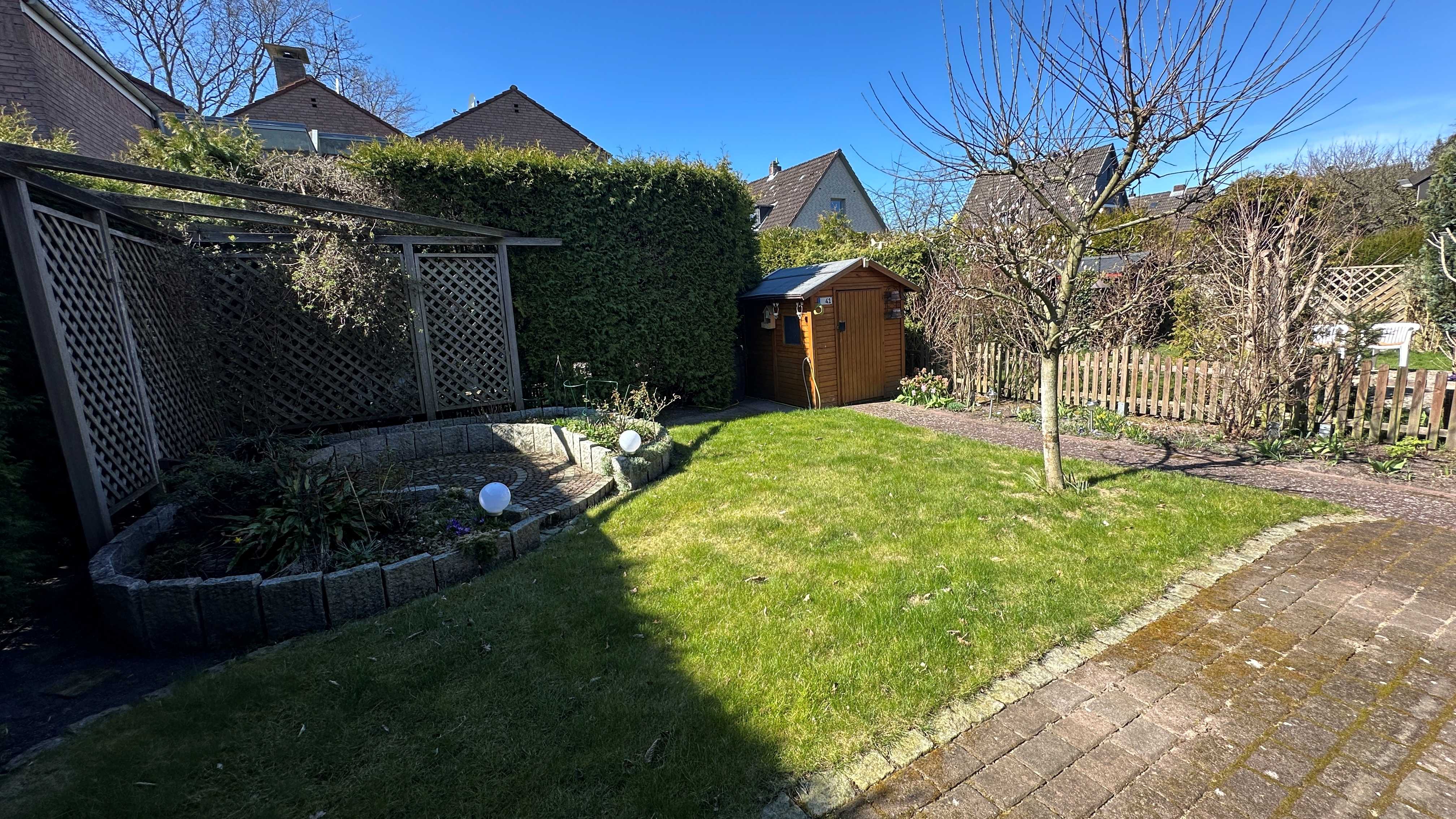 Garten - Seitenansicht