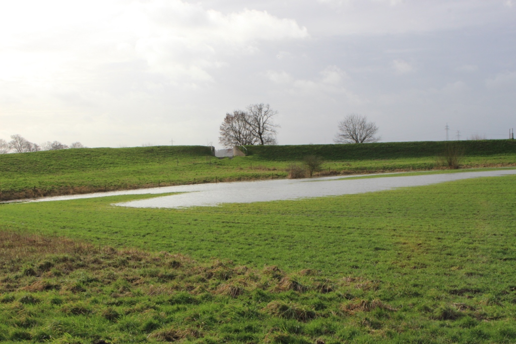 Freizeit-und Wassergrundstück mit Slipanlage am Moorreger Deich