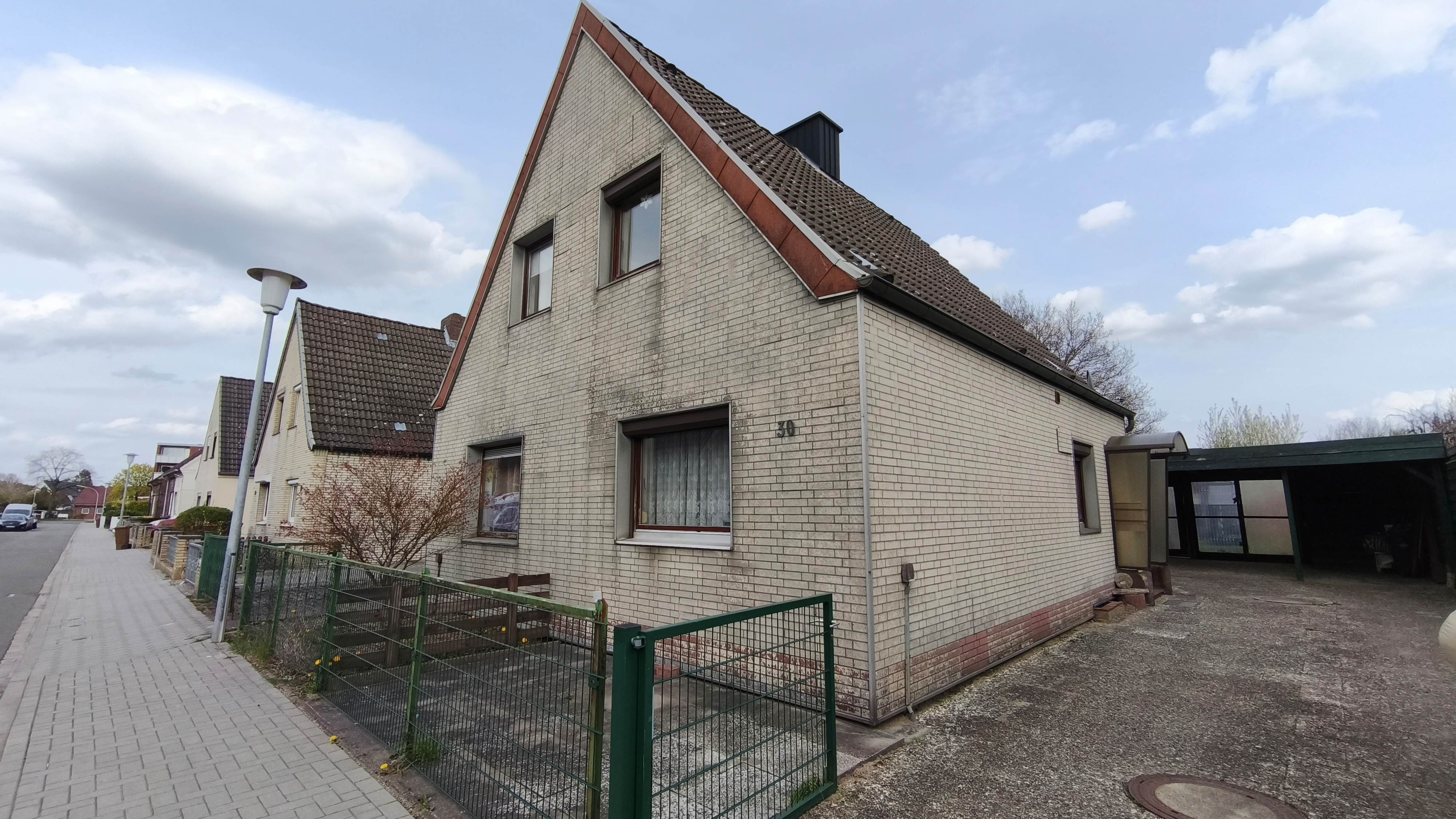 Sanierungsbedürftige, kleine Doppelhaushälfte mit Garten in ruhiger Lage von Uetersen